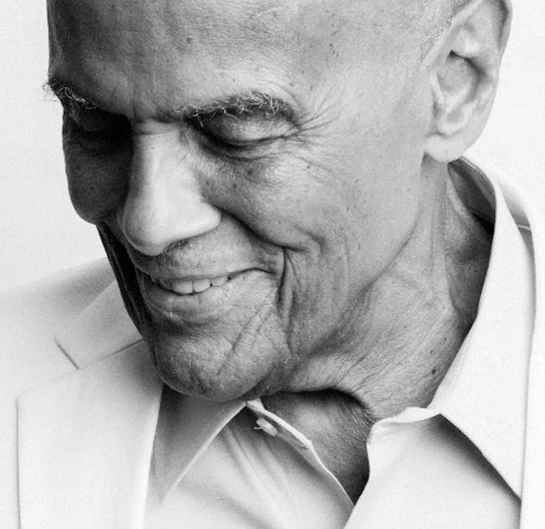 タイリース・ギブソンさんのインスタグラム写真 - (タイリース・ギブソンInstagram)「This is one of my favorite images of the years so much god name, Harry Belafonte…. This man of God transitioned yesterday I couldn’t get this image of my mind that, as soon as Harry Belafonte reads the pearly gates of heaven, Dr. Martin Luther King Jr., was there a smile and laugh and hug him and show him around…. I can imagine Dr King saying I’ve been up here waiting for many years, and then Harry would proceed to sit down with all of the other selfless men and women of God who emptied them selves and dedicated their whole life to shedding light on racism, bigotry, excessive force and abuse of political power….   I see it all the time but while the world wants to convince you that this life is about money, superficial materialistic things, classism, tax brackets, and all of the above no one reading this caption right now could ever tell you how much Dr. Martin Luther King had in his pocket when he was assassinated on that balcony…. No one can tell you anything about harry Bellafonte’s net worth we know why.?? Because they got in [ good trouble ] the whole time they were on this earth they emptied them selves, everything they had thinking of the greater good of humanity…. If all the people I can respect  that I can respect and  up to…. I have the upmost respect for all the Dr. Martin Luther King Jr. and Harry Belafonte, dead literally at the height of racism to change our world, change our worldview, and allow God to use them as a voice of justice on behalf of humanity.  May God rest her soul my most sincere condolences to the Bellafonte family.. Goodnight y’all…」4月26日 15時28分 - tyrese