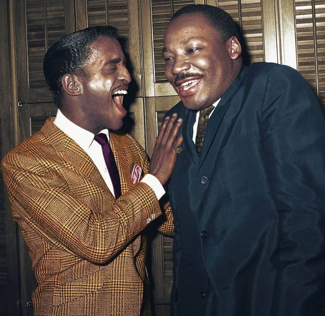 タイリース・ギブソンさんのインスタグラム写真 - (タイリース・ギブソンInstagram)「This is one of my favorite images of the years so much god name, Harry Belafonte…. This man of God transitioned yesterday I couldn’t get this image of my mind that, as soon as Harry Belafonte reads the pearly gates of heaven, Dr. Martin Luther King Jr., was there a smile and laugh and hug him and show him around…. I can imagine Dr King saying I’ve been up here waiting for many years, and then Harry would proceed to sit down with all of the other selfless men and women of God who emptied them selves and dedicated their whole life to shedding light on racism, bigotry, excessive force and abuse of political power….   I see it all the time but while the world wants to convince you that this life is about money, superficial materialistic things, classism, tax brackets, and all of the above no one reading this caption right now could ever tell you how much Dr. Martin Luther King had in his pocket when he was assassinated on that balcony…. No one can tell you anything about harry Bellafonte’s net worth we know why.?? Because they got in [ good trouble ] the whole time they were on this earth they emptied them selves, everything they had thinking of the greater good of humanity…. If all the people I can respect  that I can respect and  up to…. I have the upmost respect for all the Dr. Martin Luther King Jr. and Harry Belafonte, dead literally at the height of racism to change our world, change our worldview, and allow God to use them as a voice of justice on behalf of humanity.  May God rest her soul my most sincere condolences to the Bellafonte family.. Goodnight y’all…」4月26日 15時28分 - tyrese