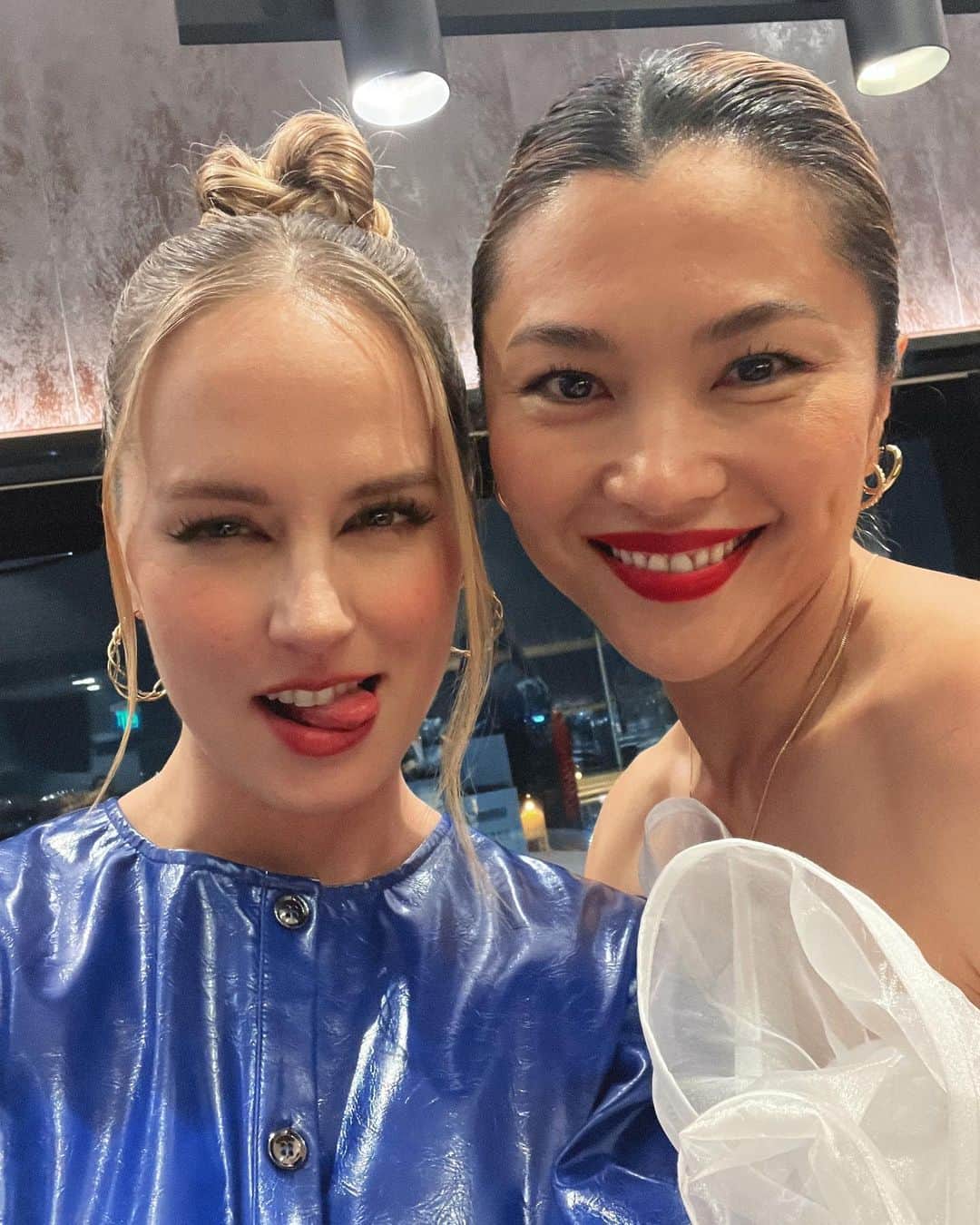 のインスタグラム：「deep in the hollywoods 🌴🌴🌴 #ナタリーエモンズ #エモやん hair @mikahairstylist make @yukari.makeup」