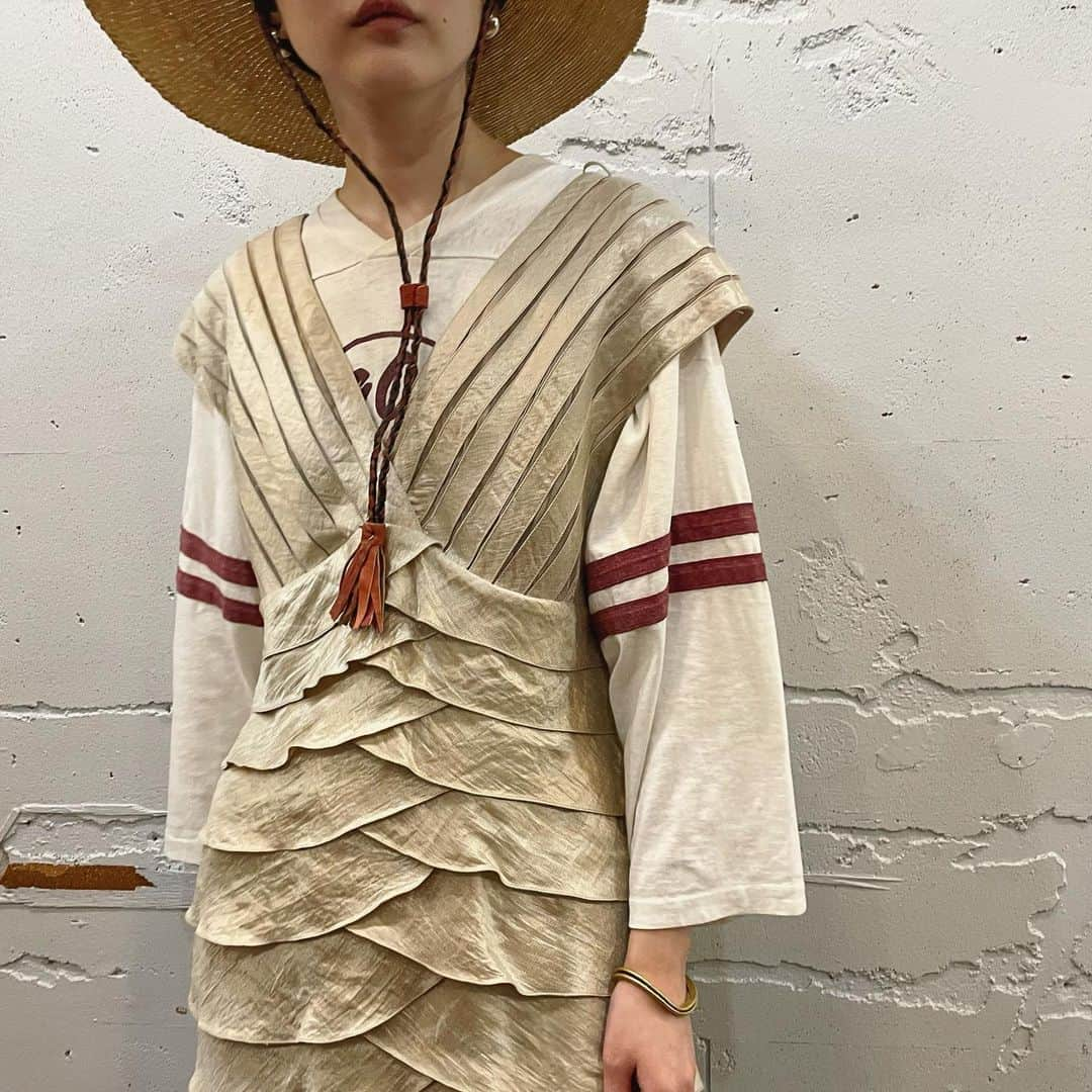 i nouのインスタグラム：「.  _____________styling image. #inou_vintageclothing」