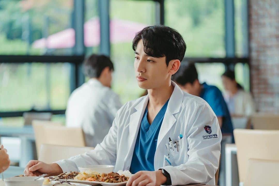 ソン・ジホのインスタグラム：「울 #닥터차정숙 엄마 내가지킨다👊🏻  사진출처 @jtbcdrama」