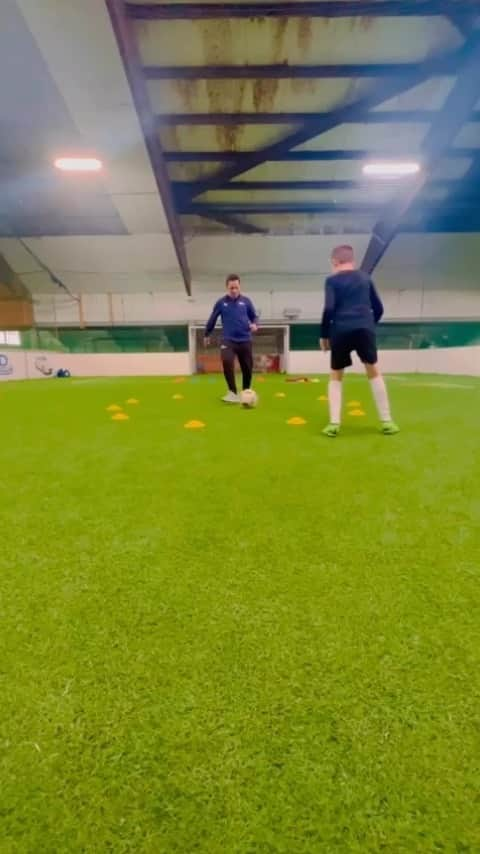 ハンス・サーペイのインスタグラム：「Individualtraining mit Ben 🔥🔥🔥  #soccertraining  #footballtraining  #trainlikeapro  #soccerdrills  #footballcoaching #soccercoach  #fitnessfootball  #footballskills  #soccertactics #soccerfitness」