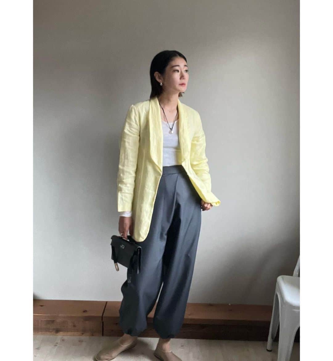 ジュジュのインスタグラム：「...胸上のミドル丈で楽しんだpendantとっ おソロのpierceとっ💋  こういうスタイルは不動にスキ🤍  #akarih #2023ss」