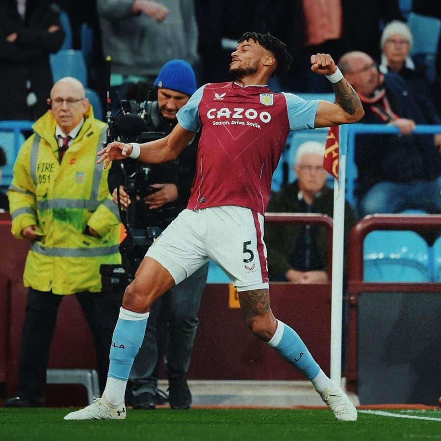タイローン・ミングスのインスタグラム：「Finally ⚽️😅 Goal & Clean sheet. A great night at Villa Park 🤝」