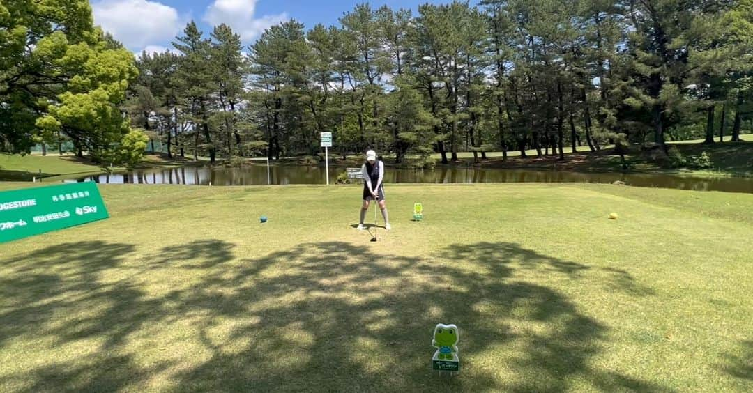 野口彩未のインスタグラム：「今日もゴルフ⛳️ありがたいなぁ💖 1打ずつ良くなってる！うれし！ もうすぐアンダー出るかな😄✌️  #産後2ヶ月#ゴルフ #スイングは大目に見て#笑 #ゴルフスイング #空港カントリークラブ」