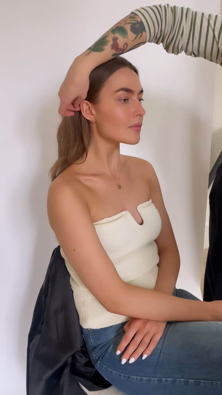 のインスタグラム：「Fashionable, fresh and always in style ✨ Meet Eden: 14-karat pure magic.   #juliesandlau」