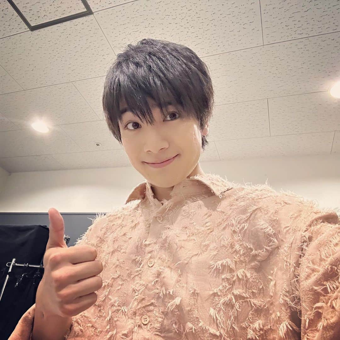 本田剛文さんのインスタグラム写真 - (本田剛文Instagram)「今日の衣装は毛の生えたシャツ！  #オシャレ #奥深い #ワイルド #ピンク #サーモンピンク #コーラルピンク #ボイメン #本田剛文」4月26日 21時43分 - boymen_honda