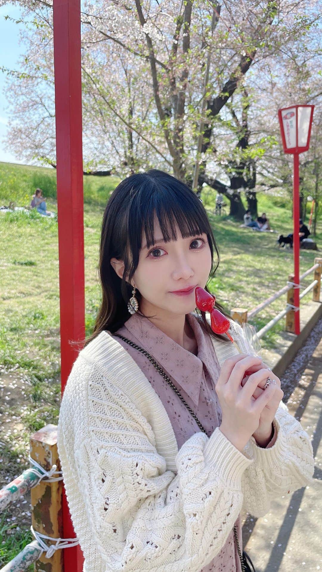 キアナのインスタグラム：「#食べ歩き」