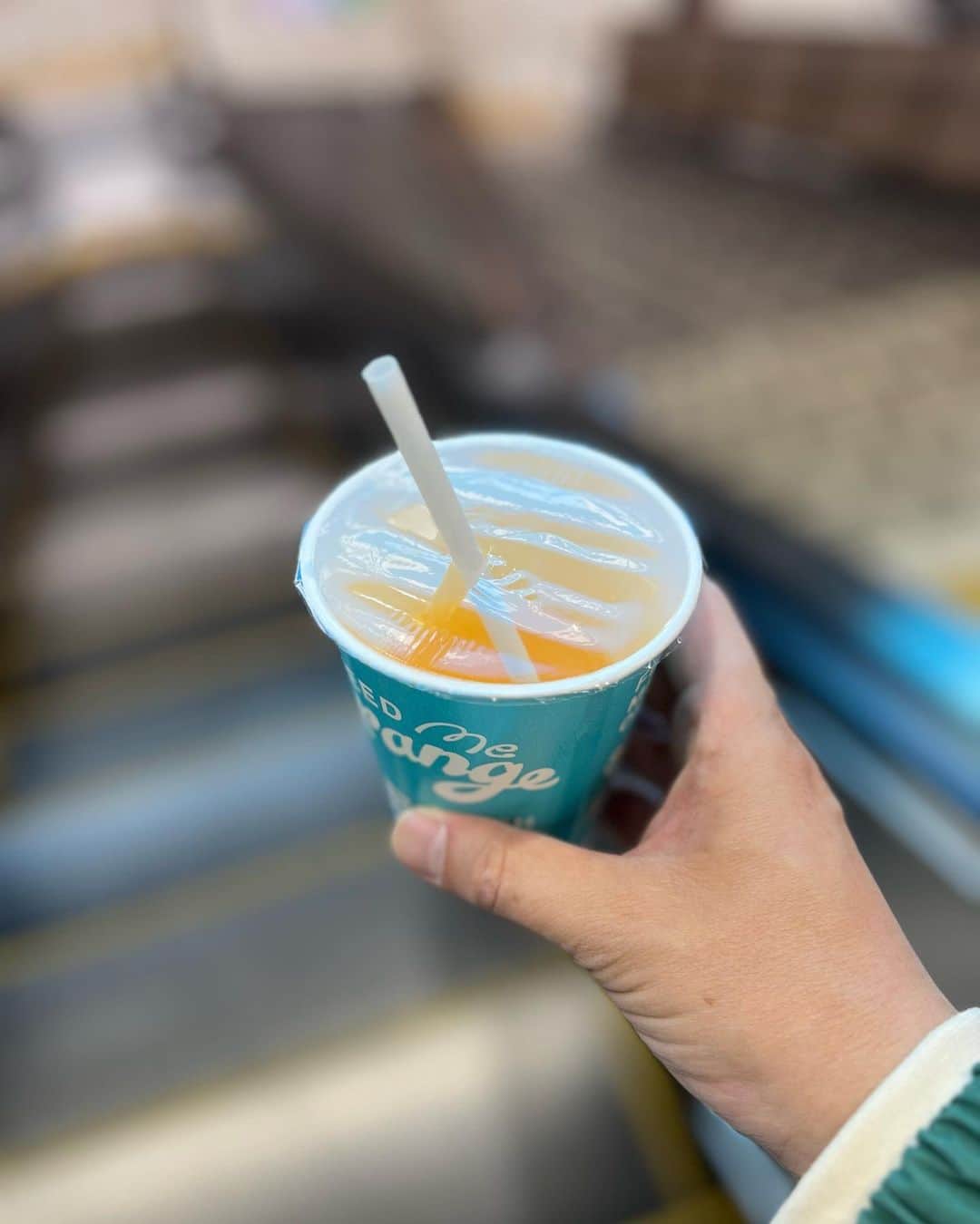 金成公信さんのインスタグラム写真 - (金成公信Instagram)「天下茶屋の駅にフレッシュオレンジジュース自動販売機あった！！正直量少なっ！！って思ったけど、、超絶美味かった！！」4月26日 21時45分 - bonsai_chiba
