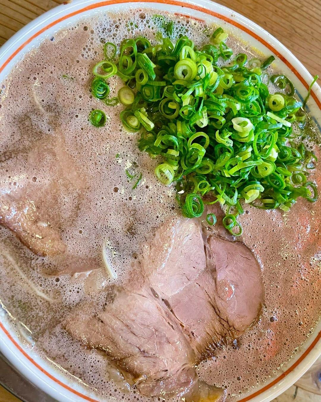 小林智絵さんのインスタグラム写真 - (小林智絵Instagram)「. . . . . . 博多行きたい、ラーメン食べたい🍜🍜🍜❤️❤️ . . . みんなは何したい??何食べたい??🫶 . . . . . #博多ラーメン #博多グルメ #博多 #博多ランチ #福岡グルメ #福岡観光 #福岡ラーメン #博多旅行 #だるま #だるまラーメン #ボブ #ボブアレンジ #ボブヘアアレンジ #黒コーデ #モノトーンコーデ #ボーダーコーデ #イエベ秋 #イエベ秋メイク #イエベ #イエベメイク #外ハネボブ #年齢逆行アイドル」4月26日 21時45分 - kobayashichie_1012