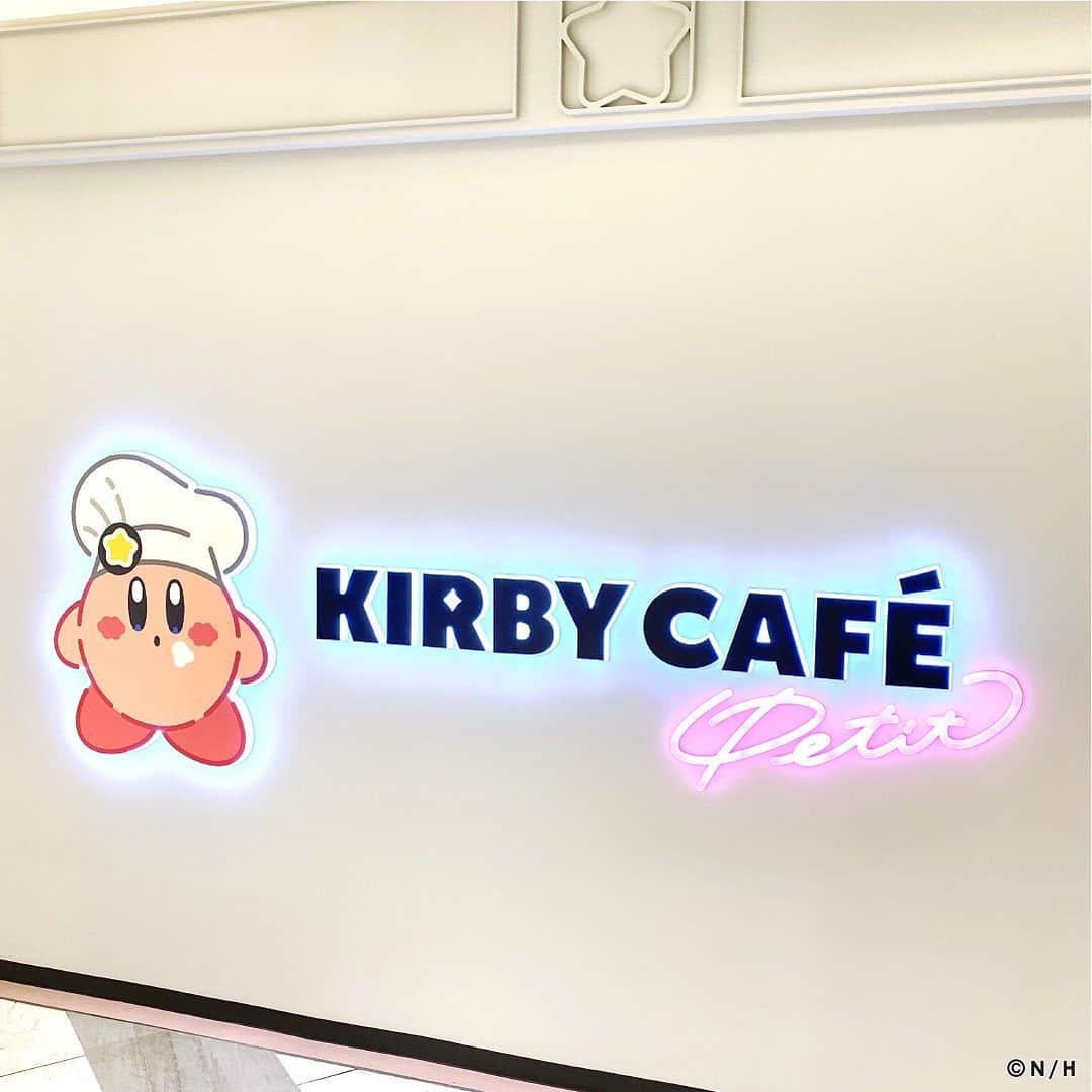 天王寺ミオさんのインスタグラム写真 - (天王寺ミオInstagram)「カービィが好きな人は「🌟」をコメントしてね！  「あたらしい“わたしとミオ”」 春のリニューアルとして2月から4月にかけて新規30ショップ、改装18ショップの合計約50ショップが順次オープン！  【本館6F　カービィカフェ PETIT】 『カービィカフェ PETIT』は、『カービィカフェ』から生まれたテイクアウトスイーツ専門店です。 「星のカービィ」の世界を形にしたタルトやケーキなど、さまざまなスイーツをテイクアウトでお楽しみいただけます。 店内にはグッズコーナーもあり、『カービィカフェ PETIT』限定グッズもご購入いただけます。   新しくなった天王寺ミオに是非お立ち寄りください。  ーーーー  ■「カービィカフェ PETIT」入店整理券のご案内■  カービィカフェ PETIT」は、 当面の間、ご入店には事前に「入店整理券」を取得していただく必要がございます。 ご来店をご予定のお客さまは、詳しくは「カービィカフェ PETIT　公式サイト」をご確認ください。  https://kirbycafe.jp/petit/news/01/   #天王寺ミオ #tennojimio #天王寺mio #텐노지미오 #関西 #간사이 #osaka #오사카 #大阪 #tennoji #텐노지 #天王寺 #あべの  #カービィ#星のカービィ#カービィカフェ#kirbycafe#カービィのいる生活#カービィ好きと繋がりたい」4月26日 16時27分 - tennojimio_official