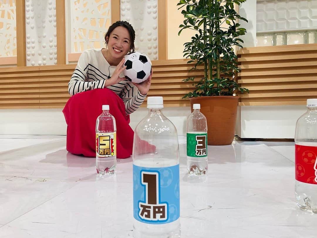 北海道放送「今日ドキッ!」のインスタグラム：「. なんとなんと、今日のランクイーンは 【賞金最大18万円】の大大大チャンス✨⚽️  ゲストのコンサドーレ札幌・岡村大八選手に ピン倒しにチャレンジをしてもらいます！  元々の今日の賞金は3万円💰 そこにさらに、 倒したピンの分も上乗せしちゃいます！☝️  【1万円ピン】を倒せば、 3万にプラス1万円で合計4万円！ 【5万円ピン】と【3万円ピン】を倒せば、 プラス8万円で合計11万円！  全てのピンを倒すと、18万円獲得できちゃいます😆  ご応募、岡村選手への声援、 お待ちしております♪  #コンサドーレ札幌  #岡村大八」