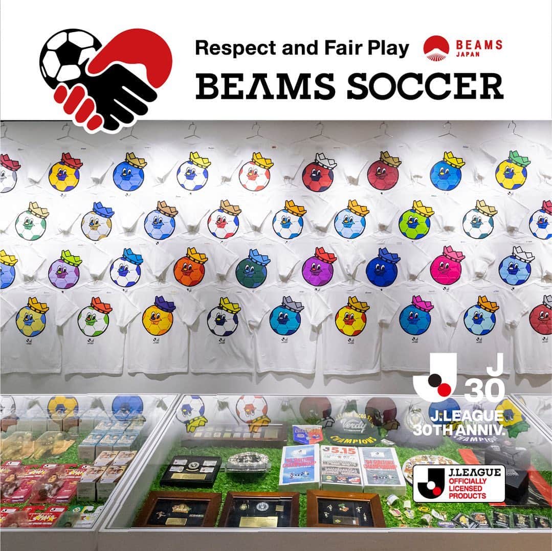 BEAMS JAPANさんのインスタグラム写真 - (BEAMS JAPANInstagram)「【BEAMS SOCCER】  Ｊリーグの30年を振り返るギャラリー展示や コラボ商品の販売など、 4月26日（水）より 「ビームス ジャパン」各店で 日本のサッカー文化を盛り上げる 『BEAMS SOCCER』プロジェクト第一弾がスタート！  名試合や歴史的瞬間を振り返りながら 世代を超えて感動を共有できる “Ｊリーグマニアの部屋”が 「ビームス ジャパン」（新宿5F）店内に登場！  2023年4月26日（水）より 5月29日（月）まで、「ビームス ジャパン」 （新宿5F）では Ｊリーグの30年を振り返る映像や コレクターズアイテムを見て楽しめるギャラリーと、 全60クラブのユニフォームの展示、 限定コラボ商品の販売コーナーが登場します。  なお、ギャラリーは3Dスキャンによる 360°画像でオンライン公開中です。  GWのお出かけに、 または盛り上がるアニバーサリーイヤーの記念に、是非ご来店ください。  ーーーーーーーーーーーーーーーーーーーーーー  また、「ビームス ジャパン」（新宿1F）では 4月26日（水）より Ｊ１18クラブの『Ｊリーグキング』Tシャツを、 そして30年前にＪリーグが開幕した 記念日である5月15日（月）より 新たにオリジナル『Ｊリーグキング』Tシャツを、 それぞれ数量限定で店頭にて販売します。  ーーーーーーーーーーーーーーーーーーーーーー  【開催期間】 2023年4月26日（水）〜5月29日（月）  【開催店舗】 ビームス ジャパン（新宿1F） ・60クラブ分のコラボレーションTシャツの展示、ご注文受け付け、一部（Ｊ１クラブ18種）数量限定にて店頭販売  ・オリジナル『Ｊリーグキング』Tシャツを数量限定にて店頭販売  ・各地の銘品とサッカーをかけ合わせた商品の販売  ・一部のクラブコラボレーションTシャツの展示、全種ご注文受け付け  ・各地の銘品とサッカーをかけ合わせた商品の販売  詳しくはこちらから！ https://www.beams.co.jp/news/3531/ 🔗→@beams_official ストーリーズハイライト”J league30th”より  ※商品についてのお問い合わせは DM、又はお電話にて承っております。  お問い合わせ電話番号 BEAMS JAPAN 1F ☎︎ 03-5368-7314  ーーーーーーーーーーーーーーーーーーーーーー  #beams  #beamsjapan  #beamsjapan1st  #ビームス #ビームスジャパン #日本製 #madeinjapan #日本の銘品 #Jleague #Jleague30th #J30 #Ｊ３０ #Jリーグ #Ｊリーグ #Jリーグ30周年 #Jリーグ30周年コラボ #beamssoccerproject #beamssoccer #ビームスサッカー #」4月26日 16時22分 - beams_japan