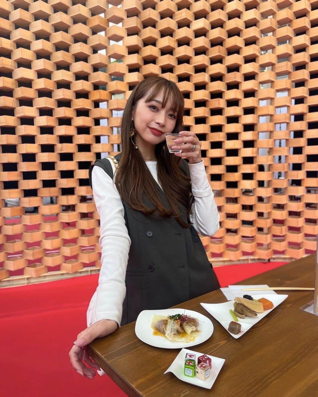 加藤千絵さんのインスタグラム写真 - (加藤千絵Instagram)「5年ぶり？に行ってきた🍶🤍 CRAFT SAKE WEEK 全国各地の日本酒を飲めて 美味しいごはんやおつまみを食べられる 最っっ高なイベント😂🫶🫶🫶 あれ飲みたいこれ食べたいが止まらないよ🤤 もうそれだけで楽しい🤤 チーズってワイン系が合うイメージだけど ベルキューブは日本酒とも合うし 一瞬で食べちゃいました🌼  #CSWベルキューブ#ベルキューブ#おつまみ#PR @belcube_japan」4月26日 16時25分 - chie_kt
