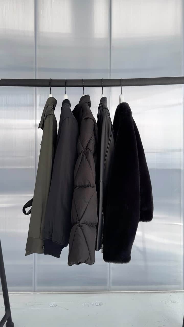 サスアンドバイドのインスタグラム：「OUTERWEAR HEROES | Usher in a new era of winter dressing with cotton utility hallmarks & cargo accents or go back to style classics made from buttery soft leather #Winter23 #sassandbide」