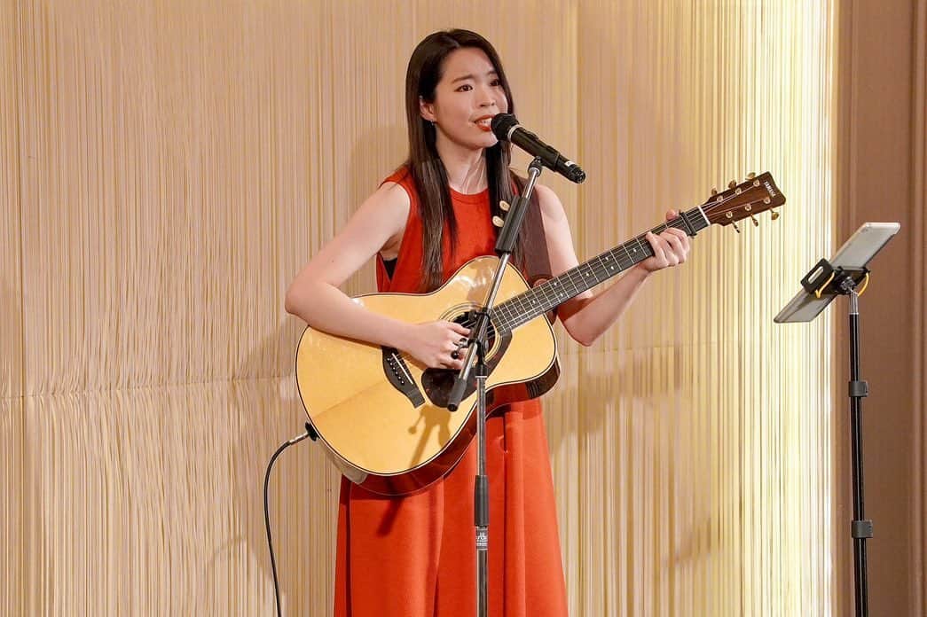 伊藤菜々子さんのインスタグラム写真 - (伊藤菜々子Instagram)「昨日は、静岡県塗装看板業共同組合 懇親会にてライブをさせていただきました！😆 素敵な機会をいただき感謝致します。ありがとうございました✨  ブログを更新しました！  https://ameblo.jp/sevenana0215/entry-12800329561.html」4月26日 16時29分 - sevenana69