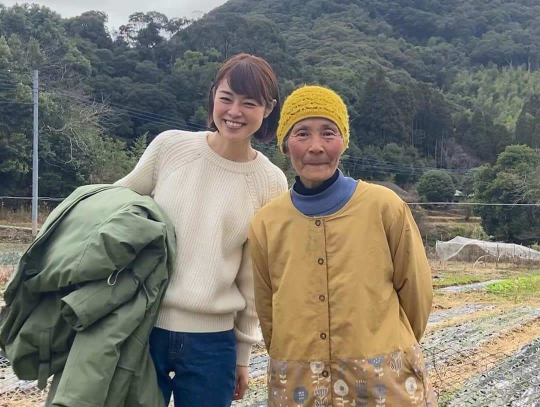 川瀬良子さんのインスタグラム写真 - (川瀬良子Instagram)「【旅色LIKES】  こんにちは！  農業旅アンバサダーの川瀬良子です😊  連載を担当させて頂いている #川瀬良子の農業旅 4月24日に「鹿児島農業旅」が公開されました〜😆  前回に引き続き鹿児島での旅、なんですが 今回は、いちき串木野市“唯一”のいちご農園や、 畑を移しながらつくるレタス農家さん、 さらに近隣の垂水市（たるみずし）の カンパチ漁協の方たちにお話を伺いました！  取材・インタビュー・そして毎回一生懸命文章を書いております🤣✏️  ［旅色LIKES 川瀬良子］と検索してみて下さいね！  https://tabiiro.jp/likes/authors/m014/  ぜひぜひ！読んでいただけると嬉しいです！ 感想も😊お待ちしていますっ👏🏻  🍊🍊🍊  今回の鹿児島の農業旅は、 記事に載せられなかったたくさんの出会いや、 鹿児島ならではの体験があり、 本当に濃く、これからも繋がっていけると嬉しいな〜！と思える事が、いろ〜いろありました😆  記事の最後にも書かせていただいたのですが、 みなさん地元愛がとても深くて、 そしてユーモアたっぷり！ 終始、笑いっぱなしでした🤣  出会えたみなさんこそが魅力の鹿児島🌈  お世話になったみなさま！ 本当に本当に😆 ありがとうございました👏🏻👏🏻👏🏻  ✈️✈️✈️  #旅色 #旅色LIKES #鹿児島 #いちき串木野市 #垂水市 #農業 #農業旅 #いちご #レタス #カンパチ」4月26日 16時32分 - kawase_ryoko