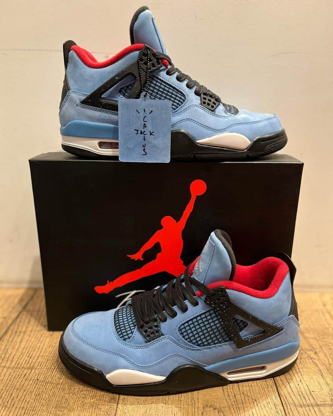 fools_judge_streetのインスタグラム：「NIKE   ×Travis Scott AIR JORDAN 4 RETRO 308497-406  ついに入荷いたしました💨  プロフィール欄より、 オンラインストア商品ページにアクセスできます。 ※その他ご不明点は店頭または、 DMまでお問い合わせください。  如有任何疑问，请在instagram上留言。 欢迎浏览我们的网上商店以及光临我们在原宿的实体店。  For inquiries, please message us on instagram. Please confirm our online store. Thank you.   #travisscott#cactusjack #travis#nike#nikeairjordan#airjordan4 #nikeforsale#nike4sale #travisscottforsale#travisscott4sale #トラヴィススコット#ナイキ #ジョーダン4 #トラヴィスジョーダン」