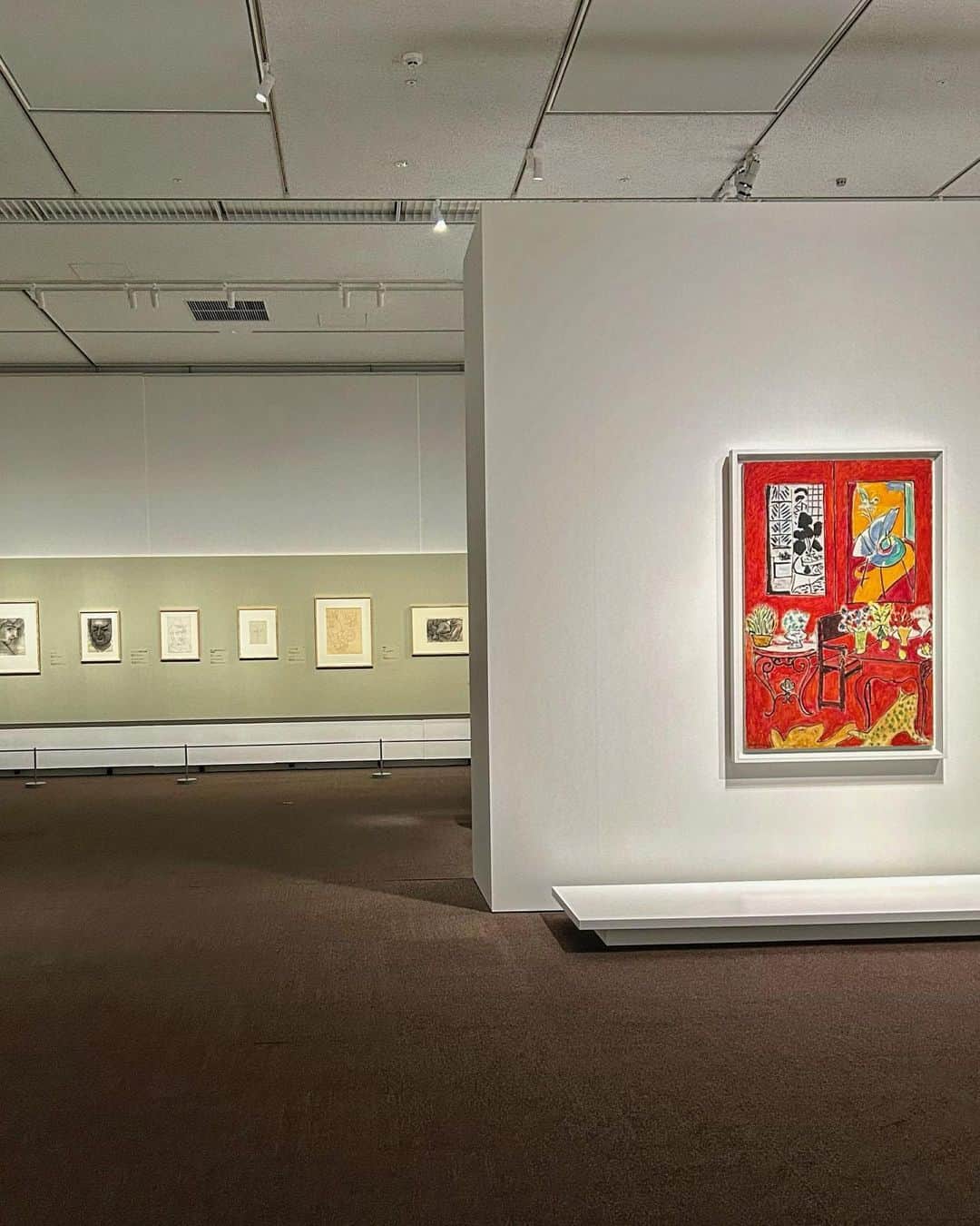 ELLE DECOR JAPANさんのインスタグラム写真 - (ELLE DECOR JAPANInstagram)「【明日から】東京都美術館で「マティス展」が開催！　  日本では約20年ぶりとなる回顧展は、世界最大規模のマティス・コレクションを収蔵するポンピドゥー・センターの全面的な協力を得て実現。絵画や彫刻をはじめとする約150点に及ぶ名品の数々で、20世紀を代表するフランスの巨匠アンリ・マティスの足跡を辿る。  アンリ・マティスが画家としてのアイデンティティを探求していく時代から、ヴァンスのロザリオ礼拝堂のプロジェクトに没頭した最晩年に至るまでの創作活動を多角的な視点で紹介する本展は、今年必見の展覧会！  📅2023年4月27日（木）〜8月20日（日） 📍東京都美術館 企画展示室 東京都台東区上野公園8-36   #マティス #アンリマティス #マティス展 #東京都美術館 #henrimatisse #matisse #展覧会情報 #art #アート好き」4月26日 16時40分 - elledecorjapan