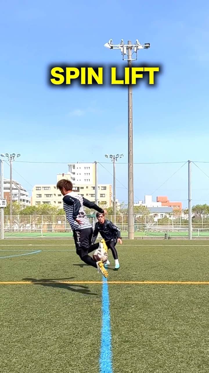 koheiのインスタグラム：「SPIN LIFT⚽️ 遊び感覚でやってみてね😆👍 #soccer #football  #skills #サッカー #ドリブル」