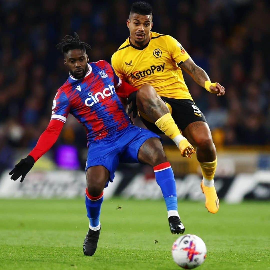 マリオ・レミナのインスタグラム：「Wolves Spirit 🐺🧡 Amazing support Molineux 💪🏾  #Wolves #L5MINA」