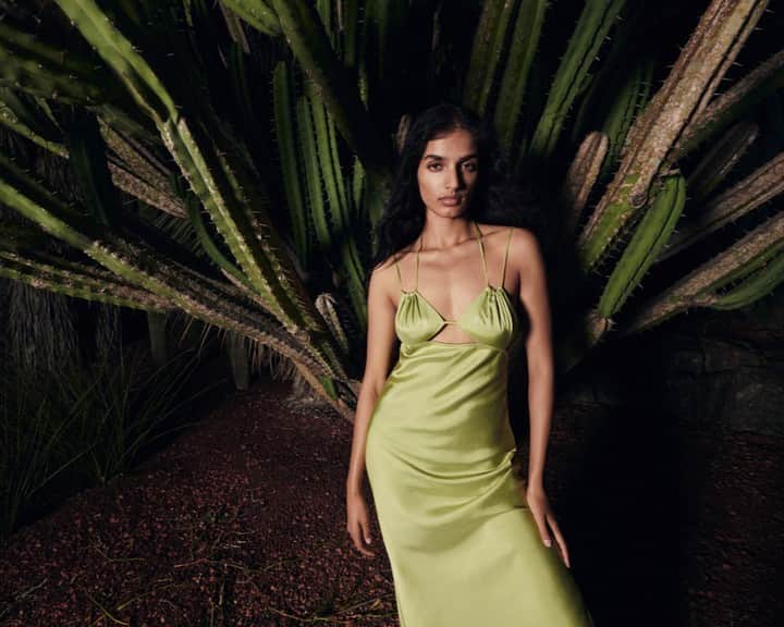 ベック&ブリッジのインスタグラム：「The Kai Strappy Maxi is cut on the bias from a twill fabric. The full length dress features gathered bust cup detail with front cut out and double straps that tie at a halter neck and wrap around to an open back. Available in pear sorbet and ash lilac. ​​​​​​​​​  #becandbridge #embody #newarrivals」