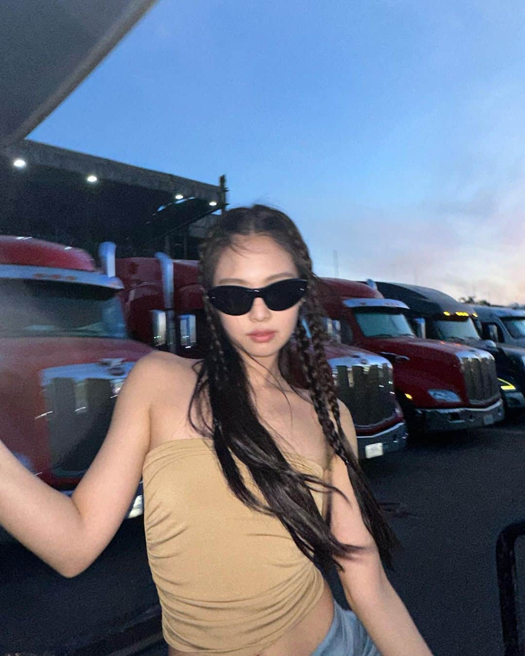 ジェニーさんのインスタグラム写真 - (ジェニーInstagram)「And thats a wrap with all my photos from coachella this year 📷 Thank you & See you again 🤎」4月26日 16時56分 - jennierubyjane