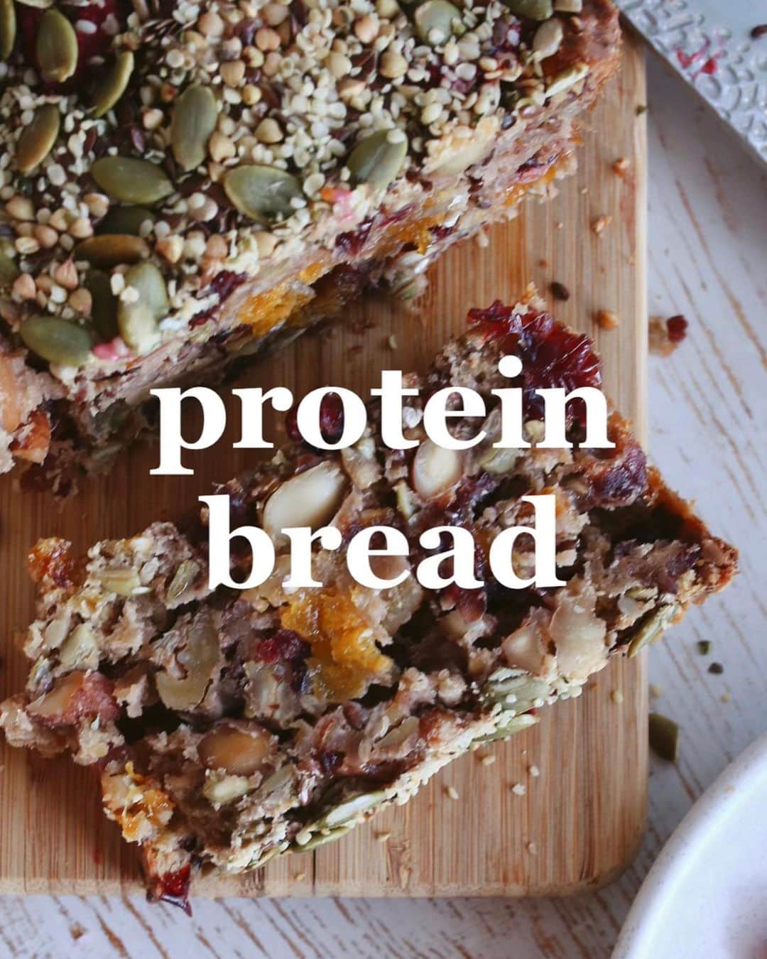 Amanda Biskさんのインスタグラム写真 - (Amanda BiskInstagram)「PROTEIN BREAD 🍞💪🏼 Launching this week on #freshbodyfitmind app!  With a massive 30g of protein per slice, this awesome breakfast/snack idea will definitely be part of the✨Muscle May Food Guide✨…a plant based, protein rich recipe library & nutrition guide, put together by @annielonglife 🌱 The perfect partner to our Muscle May challenge starting 1st May! 🙌🏼 #proteinbread #veganprotein #plantbasedrecipes  Wanna join us for the challenge?! 👉🏼 freshbodyfitmind.com  ab♥️x  Our fave @pureplantprotein was used in this recipe for an extra protein hit! 👊🏼」4月26日 17時11分 - amandabisk