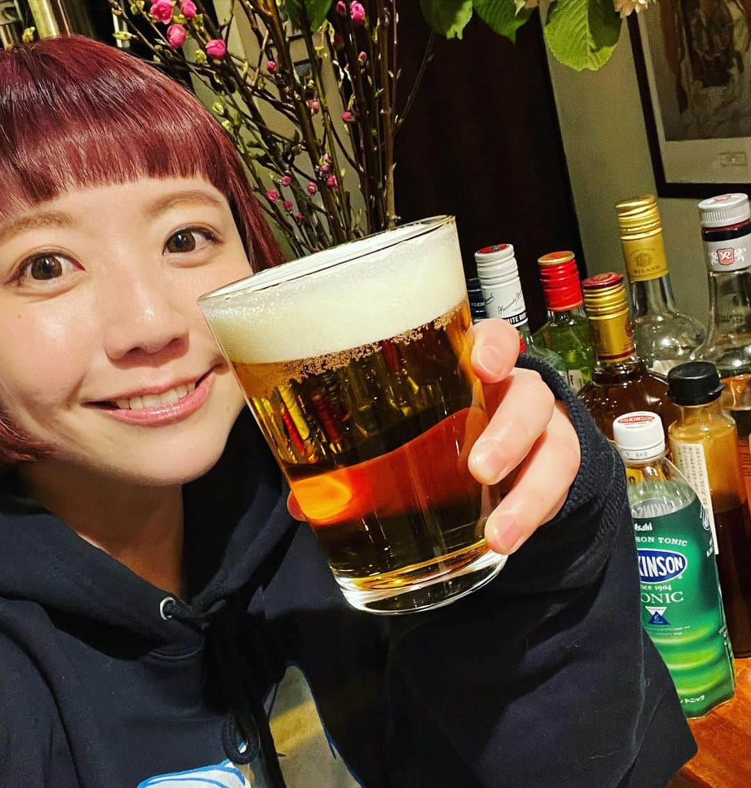 小鳥遊しほさんのインスタグラム写真 - (小鳥遊しほInstagram)「My人生、ありとあらゆるスキルアップを図っているので最近はカレー屋・うどん屋の他に串焼き屋で焼き鳥の串打ちに励んだり、レストランバーでおいしいビールの入れ方やお酒の作り方、コンパクトなキッチンでの営業スタイルなどを積極的に学んでいる小鳥遊です🦐🍺  モデル時代に撮られる側だけじゃなくて撮る側のことも学んだように  飲食も食べたり飲んだり作ったりぜんぶこなしていきたいす🍳  うちで働いてください、働いてみませんかなんていう飲食さんいたらDMください🙏 都内であればわりとどこでも👌  #飲食店 #調理師 #そういえば #調理師免許持ってます #姉はパティシエです #あと #フードコーディネーター #の資格も持ってます」4月26日 17時07分 - shihotakanashi