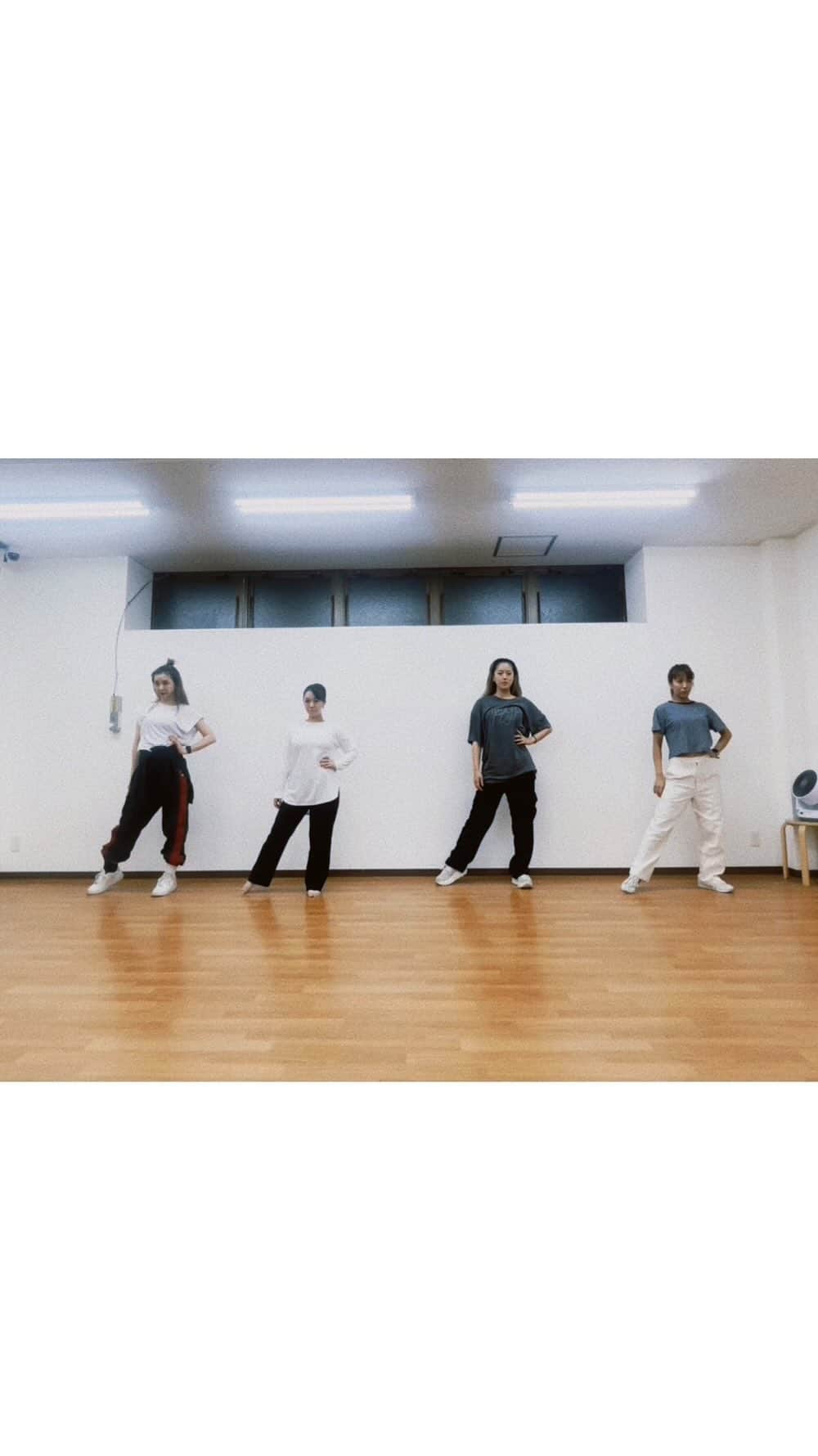山本夢のインスタグラム：「.  ひっさびさの #汗をかこうの会  先日のライブで BLACK PINK熱が 爆上がりしてる ちゃんみゆちゃんちゃこりんの リクエスト曲で。  めちゃくちゃ汗をかいて めちゃくちゃ楽しかったし その後に呑むビールは めちゃくちゃ最高。  #blackpink  #pinkvenom  #本人PV脚長すぎて曲入ってこんかった #腰にパーカー巻いて足長く見せる #無駄な抵抗 #たのちかった」