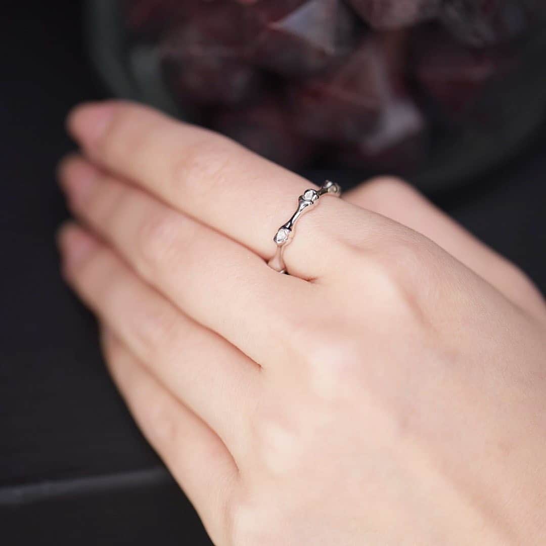 キューポットさんのインスタグラム写真 - (キューポットInstagram)「* 【Pick Up】~Eternal Bone Ring~  I love you deep into the bone...🦴 A ring full of Q-pot. unique design. The most unique & scary design wedding ring in the world...💀💍✨ ⁠ ⁠ ⁠ #qpot #キューポット #sweetsaccessory #sweetslover #sweetstagram #madeinjapan #fashionjewelry #jewelrydesign #instajewelry #jewellery #jewelleryaddict  #jewelrygram #necklace #handmadejewelry #wednesday #goth #gothic #gothgirl #cousinitt #thing #mysteriousandspooky #creepyandkooky #spooky #bone #wedding #weddingring #marriagering #wednesday」4月26日 17時27分 - press_qpot_international