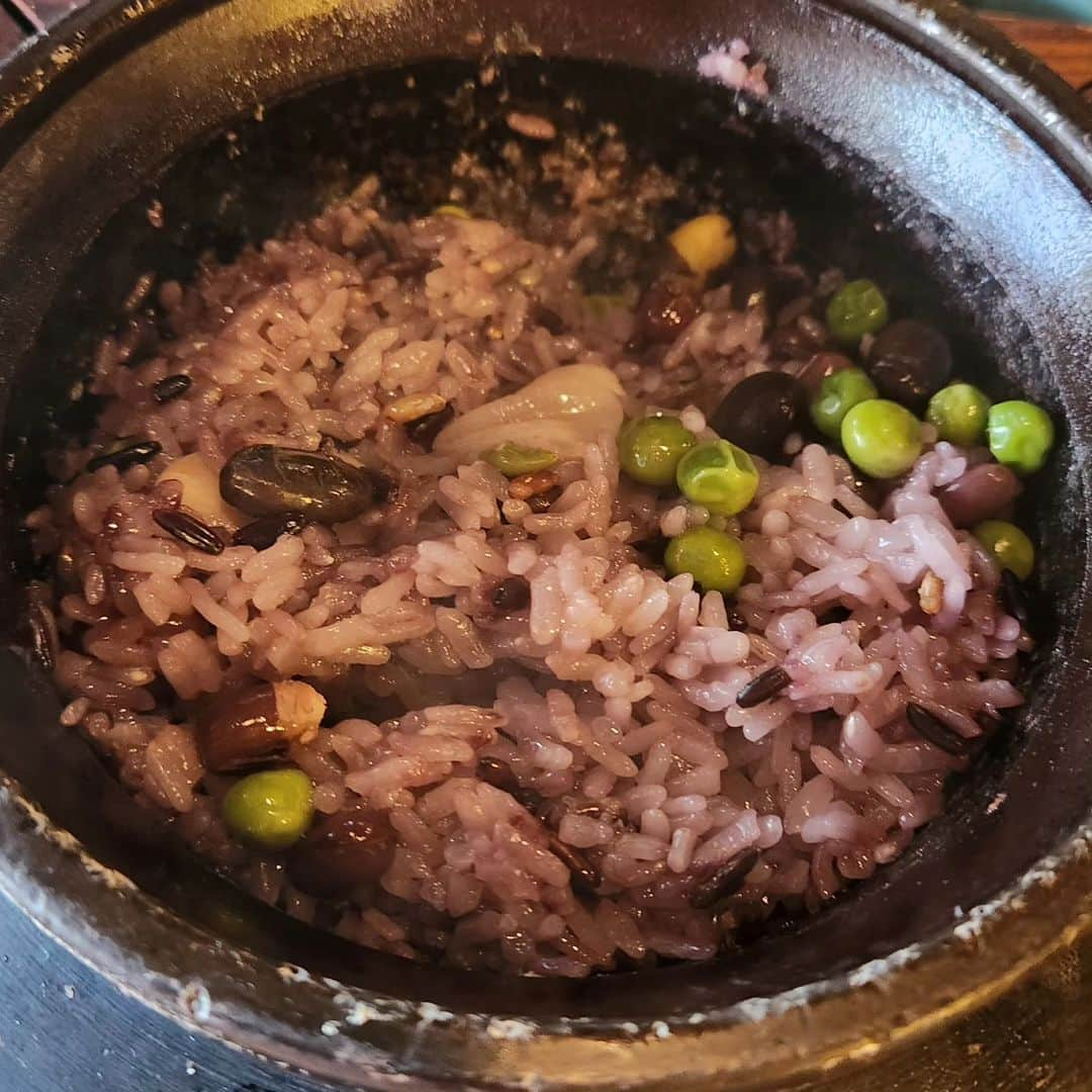 ピーターさんのインスタグラム写真 - (ピーターInstagram)「今日のlunchは、つんく♂さんと韓国料理屋 「ソウルガーデン」  つんく♂さんは…ホルモンたっぷりの激辛スープ。 ピーは…lunchの炊き込みご飯と、イシモチの焼き魚にスンドゥブ。  お互いに猫舌なので、なかなか食べれません(爆)  　　　　　　　　　慎之介拝  #ピーター  #池畑慎之介 #つんく♂ #ハワイ #韓国料理 #スンドゥブ #lunch #激辛」4月26日 17時27分 - oziba1952