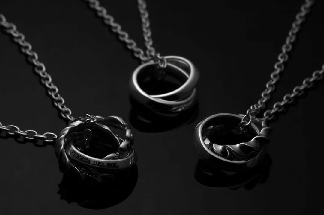 プエルタ・デル・ソルさんのインスタグラム写真 - (プエルタ・デル・ソルInstagram)「♙ ♜ ♝ ♞ ♛ ♚ 【Ring Necklace】 PUERTA DEL SOLの人気モチーフで構成されたリングネックレス✴︎✴︎✴︎  左から NE1207 / ¥25,300 NE1204 / ¥22,000 NE1205 / ¥22,000  #PUERTADELSOL #プエルタ #プエルタデルソル #accessory  #jewelry #ジュエリー #アクセサリー #メンズアクセサリー #madeinjapan  #fashion  #japan  #恵比寿 /03-5489-9470 @puertadelsol_official  #大阪 /06-6136-5345  @puertadelsol_osaka」4月26日 17時36分 - puertadelsol_official