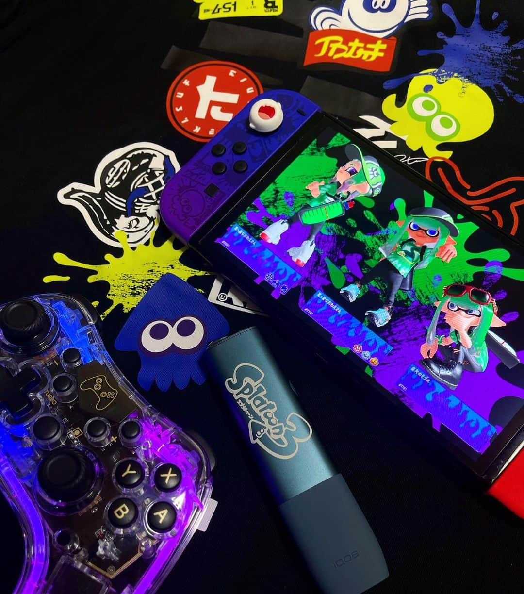 AMIのインスタグラム：「🦑 . ヲタクを詰め込んだitemたち🎮 削り屋ｻﾝ ありがとです🌈🍏 . . 我ら三姉妹 👩‍👩‍👧 #えいえんのネッシー派 #Splatoon  #スプラトゥーン #ゲーム女子」