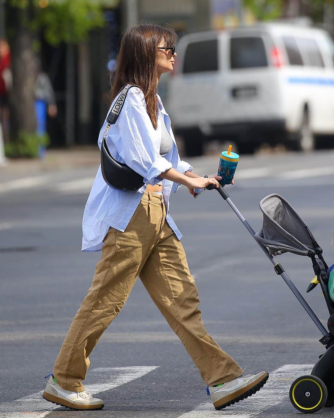 Blonde Saladさんのインスタグラム写真 - (Blonde SaladInstagram)「Emily Ratajkowski is our today’s fashion inspo: from the coolest stroller walk with her baby Sylvester in tie-dye skirt + crop top or maxi cargo pants to her must have statement t-shirt dedicated to the italian boys 🇮🇹💚  📸 IPA + @emrata Instagram   #Emrata #EmilyRatajkowski #FashionInspo #NYC #TheBlondeSalad」4月26日 17時34分 - theblondesalad