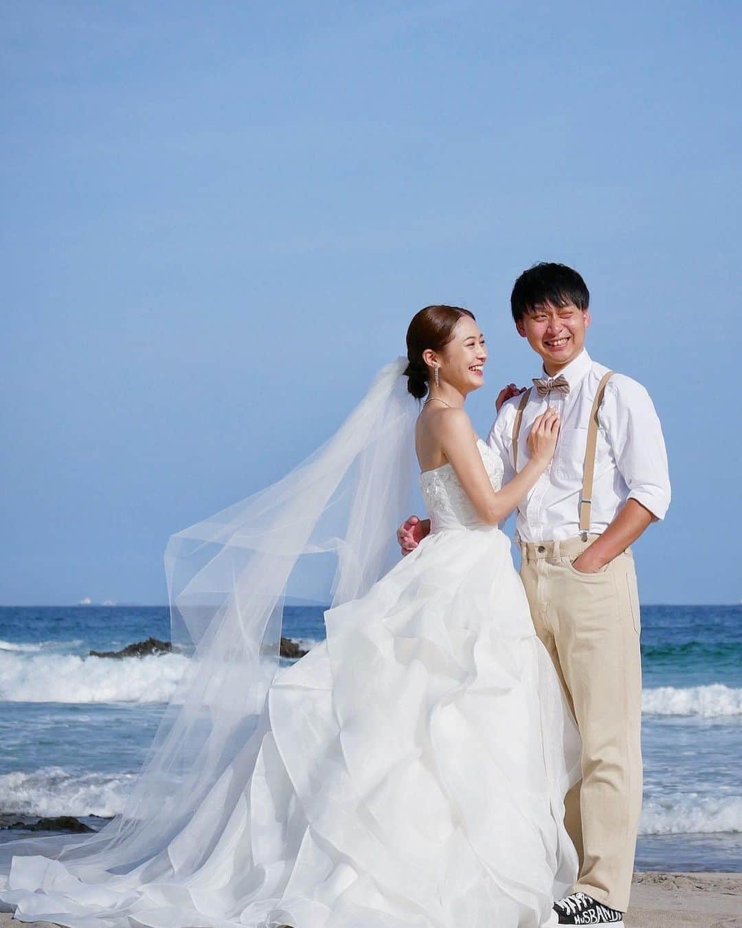 ラリソン彩華のインスタグラム：「Good Job @jinyoul 😂  #手作りウェディング #手作り結婚式 #originalwedding #ビーチウェディング #beachwedding」