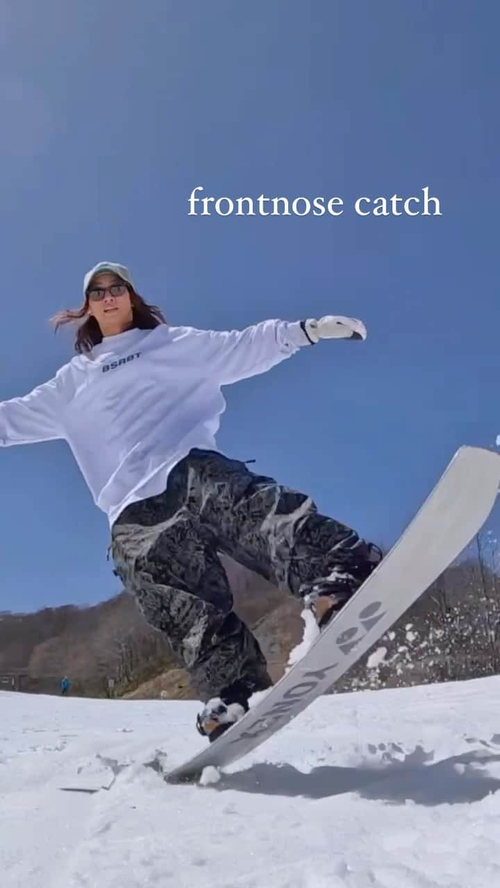 chisatoのインスタグラム：「🏂 フロントノーズキャッチシリーズ その2🫣✨ これも奥美濃でバズってたやつ🔥  〜𝗶𝘁𝗲𝗺〜 👧160cm 45kg前後  🏂 𝟮𝟯-𝟮𝟰𝗬𝗢𝗡𝗘𝗫/𝗗𝗘𝗖𝗟𝗜𝗖𝟭𝟰𝟮𝗰𝗺 　⇨stance46cm(angle6,-3) 🥾𝗗𝗘𝗘𝗟𝗨𝗫【AREth RIN 22.5】 🥾𝗨𝗡𝗜𝗢𝗡【Milan(S size) @shichan824 👧】 🥽𝘃𝗼𝗻𝘇𝗶𝗽𝗽𝗲𝗿 🧤𝗗𝗔𝗞𝗜𝗡𝗘 👕👖𝗕𝗦𝗥𝗔𝗕𝗕𝗜𝗧 🧢 𝗦𝗡𝗔𝗧𝗖𝗛 :::::::::::::::::::::::::::::::::::::::::::::::::::::::::::::☻ 【𝘀𝗽𝗼𝗻𝘀𝗼𝗿】 ✔︎ @yonex_snowboard_gt ✔︎ @yonexsnowboards_japan  ✔︎ @bsrabbit @milesinseoul ✔︎ @this_is_the_superb  ✔︎ @snatch1213 ✔︎ @snatch_original_apparel  ✔︎ @vonzipperjapan @vonzipper ✔︎ @callafactory  【𝗦𝗽𝗲𝗰𝗶𝗮𝗹 𝘁𝗵𝗮𝗻𝗸𝘀】 ✔︎ @dakine_japan ✔︎ @hu_ruana_aestheticsalon ✔︎ @qrious_official_22  ☻::::::::::::::::::::::::::::::::::::::::::::::::::::::::::::: #やる気MAXヨネックス #비에스래빗 #bsrabbit #snowboard #groundtrick #스노우보드 #스노우보더  #スノーボード #グラトリ #グラトリ女子 #スノボ女子  #グラトリ女子盛り上げ隊  #平地花式 #単板滑雪」