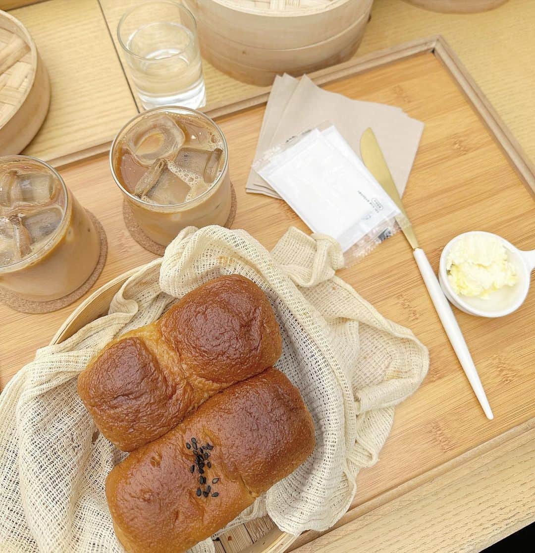 高橋胡桃のインスタグラム：「.#🍞  韓国旅行で出会ったお店  今まで食べたパンの中で1位っ！ パンも練乳バターも本当に美味しくて ほっぺた落ちるかと思っいました🍞  2日続けて食べました」