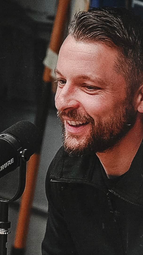ヘルタ・ベルリンのインスタグラム：「Der unangenehmste Gegenspieler, eine Auseinandersetzung mit @maikfranz5 & ein Fangesang. 🛵 Das sind nur einige der Anekdoten, die @patrickebert_20 erlebt & in der neuesten #HerthaOnAir Podcast-Folge erzählt hat. 😏 Jetzt reinhören bei @spotifyde & @apple-Podcasts! 🎧 Oder im Bewegtbild bei HerthaTV. 📺 . . #HaHoHe #HerthaBSC」