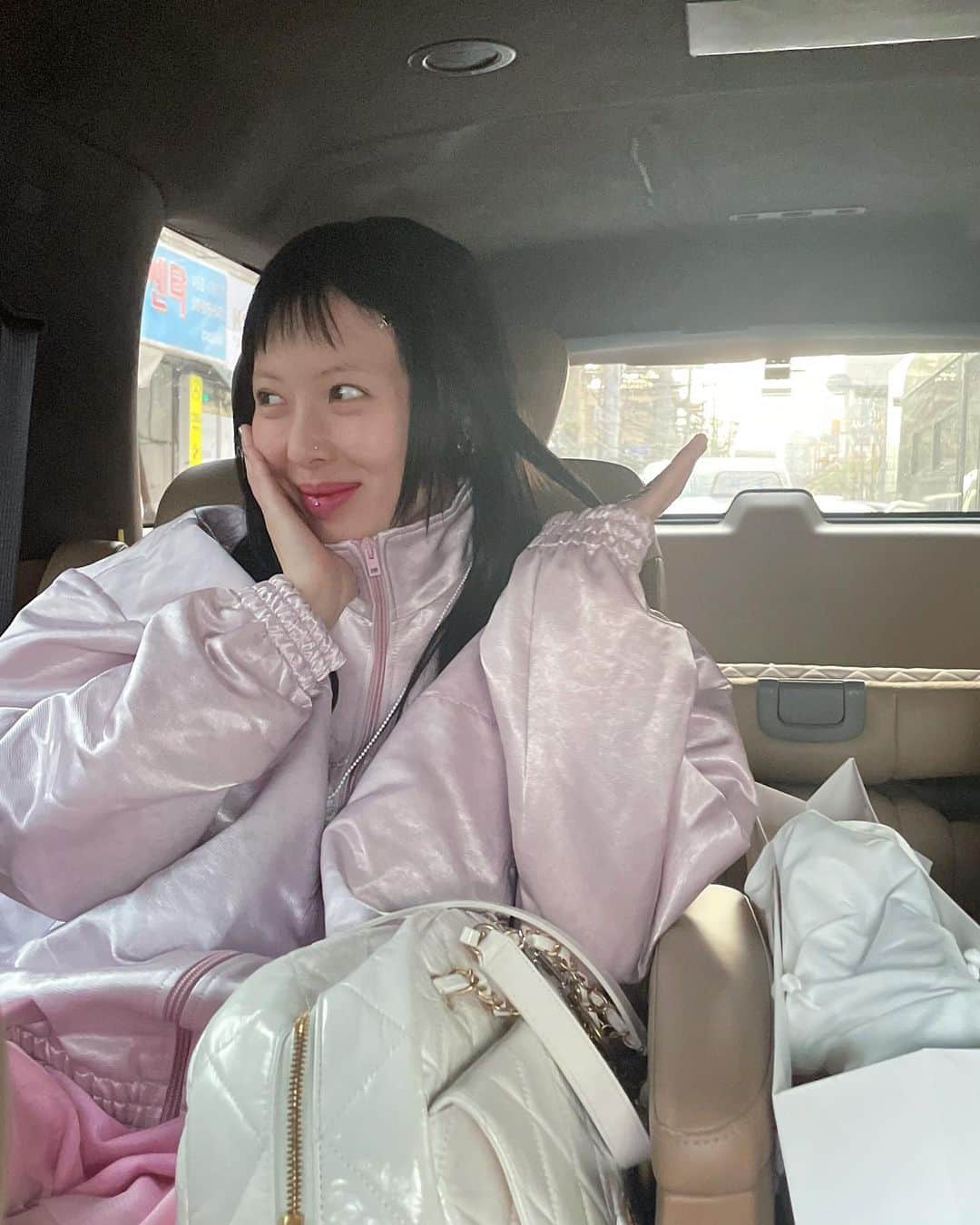 ヒョナ さんのインスタグラム写真 - (ヒョナ Instagram)「🎀」4月26日 17時52分 - hyunah_aa