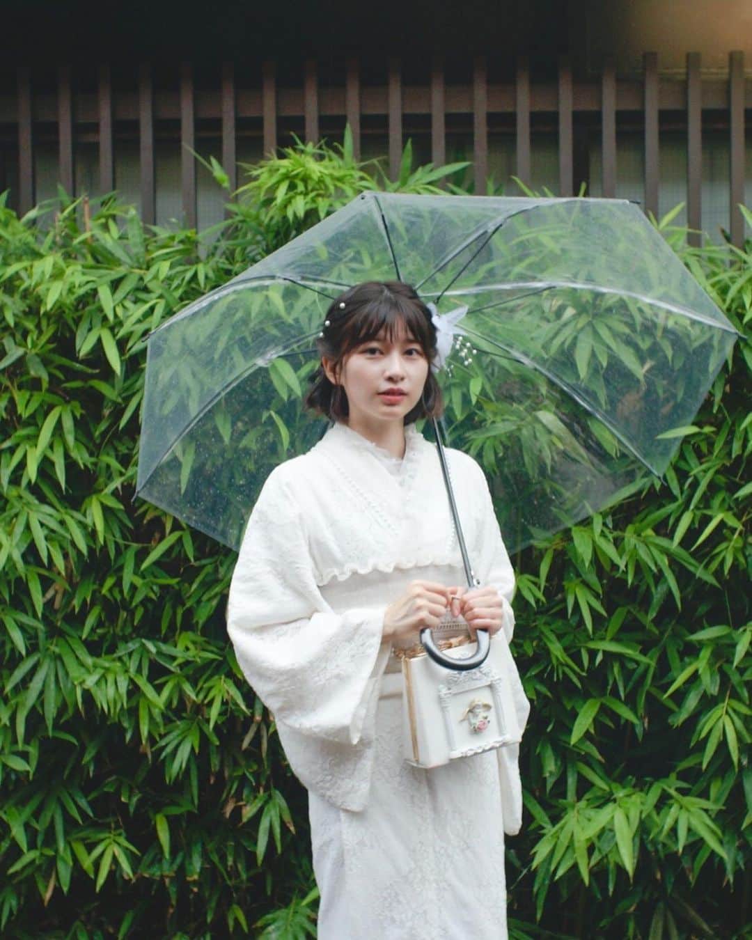 佐保里さんのインスタグラム写真 - (佐保里Instagram)「雨の日の参拝⛩️☔️  photo by @ukita_eriko @ukitacamera」4月26日 17時53分 - kawausosuki0513