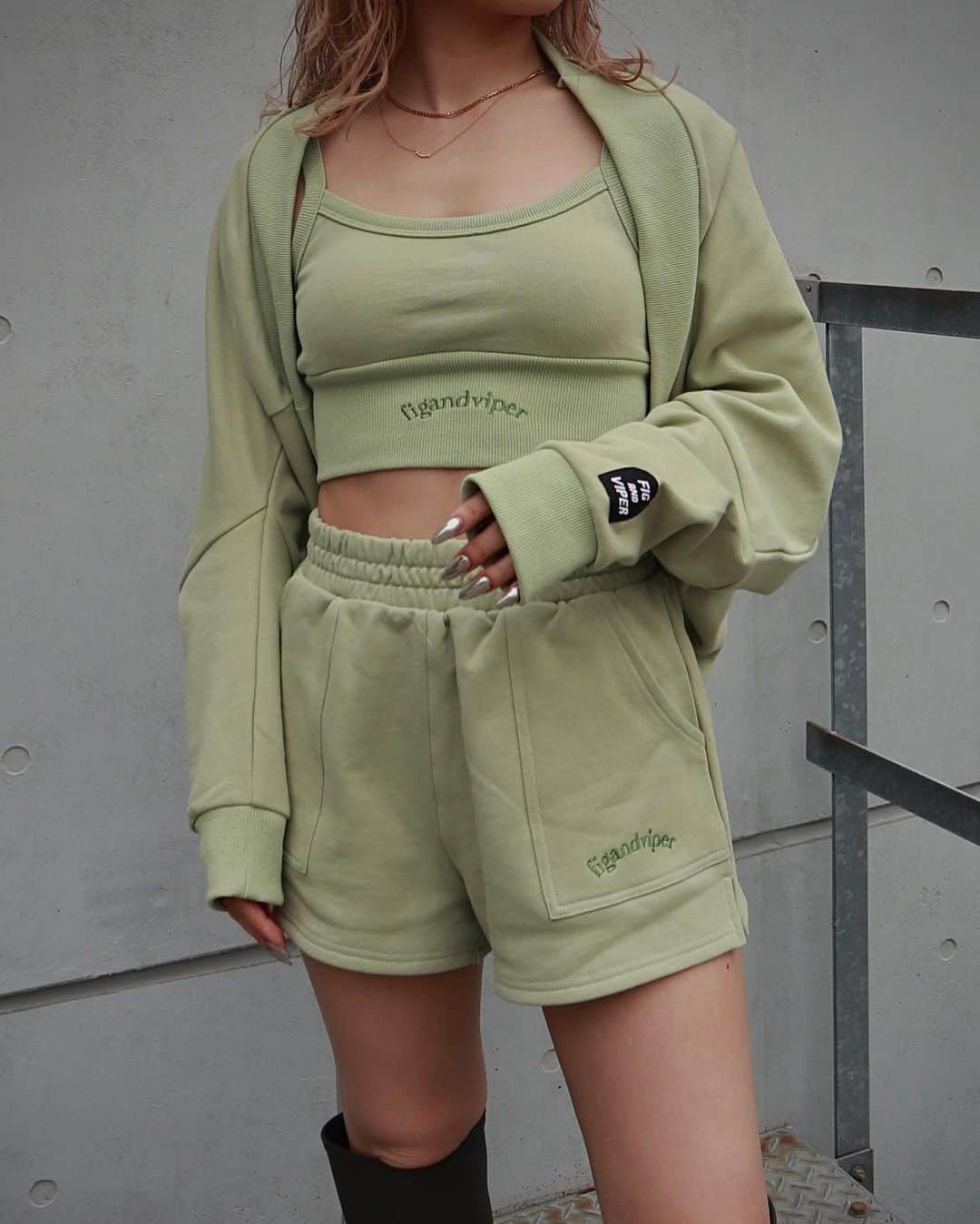 FIG&VIPERのインスタグラム：「【 New perfect match!! 】 Which set do you choose?  ・Low waist wide sweatpants ¥6,490 ・Out pocket shorts ¥6,050 ・Tack crop tank top ¥4,400 ・Logo bra top ¥4,290 ・Logo bolero ¥6,600 (tax included)  _______________________________________________  Online store先行予約販売中 店頭は4/29(sat)発売予定  #figandviper」