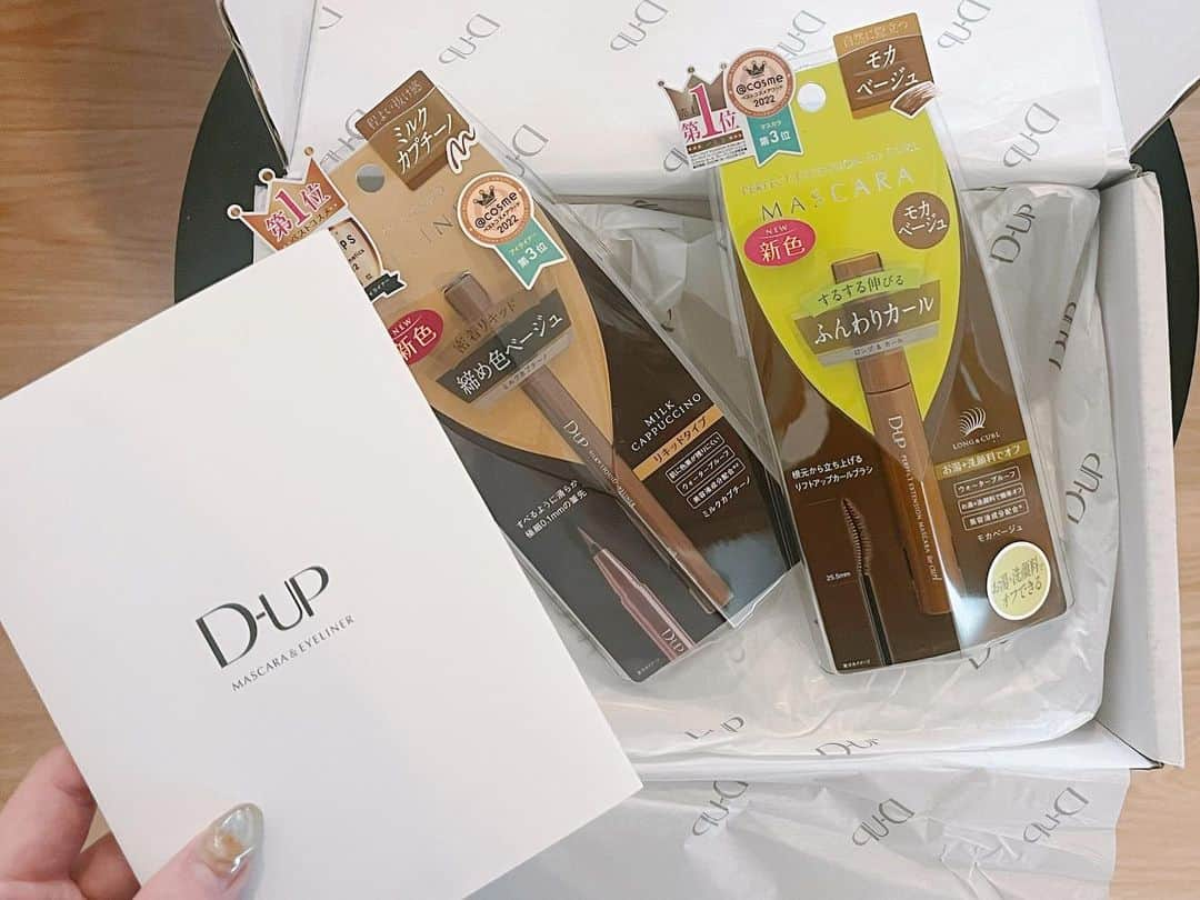 みすみさんのインスタグラム写真 - (みすみInstagram)「@dupbeauty 様から 毎日使えるブラウンベージュのアイテムが…🧸❤︎ ⁡ マスカラはモカベージュ アイライナーはミルクカプチーノ ⁡ どちらも肌馴染みが良くて 優しい雰囲気にしたい時は毎回つかってる🧸　 ⁡ 今回はライナーを粘膜ラインに入れてみた↑ ⁡ お湯+洗顔料でオフできるのも最高です それにしても毎回色が絶妙に可愛すぎるな…… ⁡ @dupeyebeauty  @dupbeauty  #ディーアップ #ディーアップマスカラ #ディーアップアイライナー #モカベージュ #ミルクカプチーノ」4月26日 17時57分 - _______rok