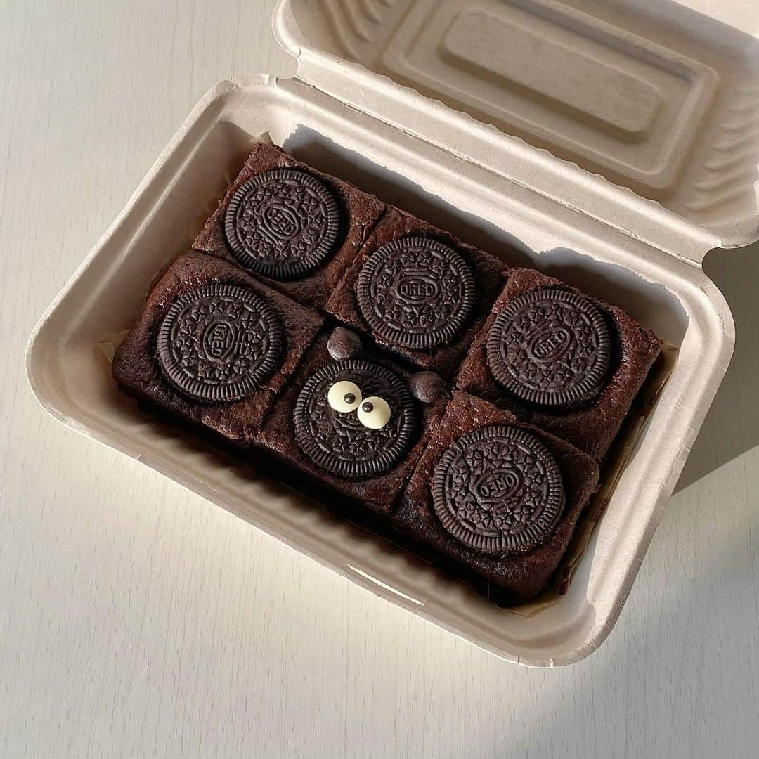 R i R y (リリー)さんのインスタグラム写真 - (R i R y (リリー)Instagram)「『簡単で可愛いブラウニーアレンジ🍪🍫』  可愛すぎるブラウニーアレンジ🤎 ぜひおうちカフェの参考にしてみてね✨  ✴︎---------------✴︎---------------✴︎  ▶▶掲載する写真を募集中📸 カワイイ写真が撮れたら、@velle.jp をタグ付けするか、ハッシュタグ #velle_jp をつけて投稿してみてね♪ velle編集部と一緒にカワイイで溢れるvelleを創っていこう😚🤍  ✴︎---------------✴︎---------------✴︎  #ブラウニー #チョコブラウニー #チョコケーキ #おうちカフェ #おしゃれさんと繋がりたい  #カフェ好きな人と繋がりたい #お菓子作り #手作りお菓子 #お菓子作り記録 #ホームカフェ #ブラウニーアレンジ #たべっこ動物」4月26日 18時00分 - velle.jp