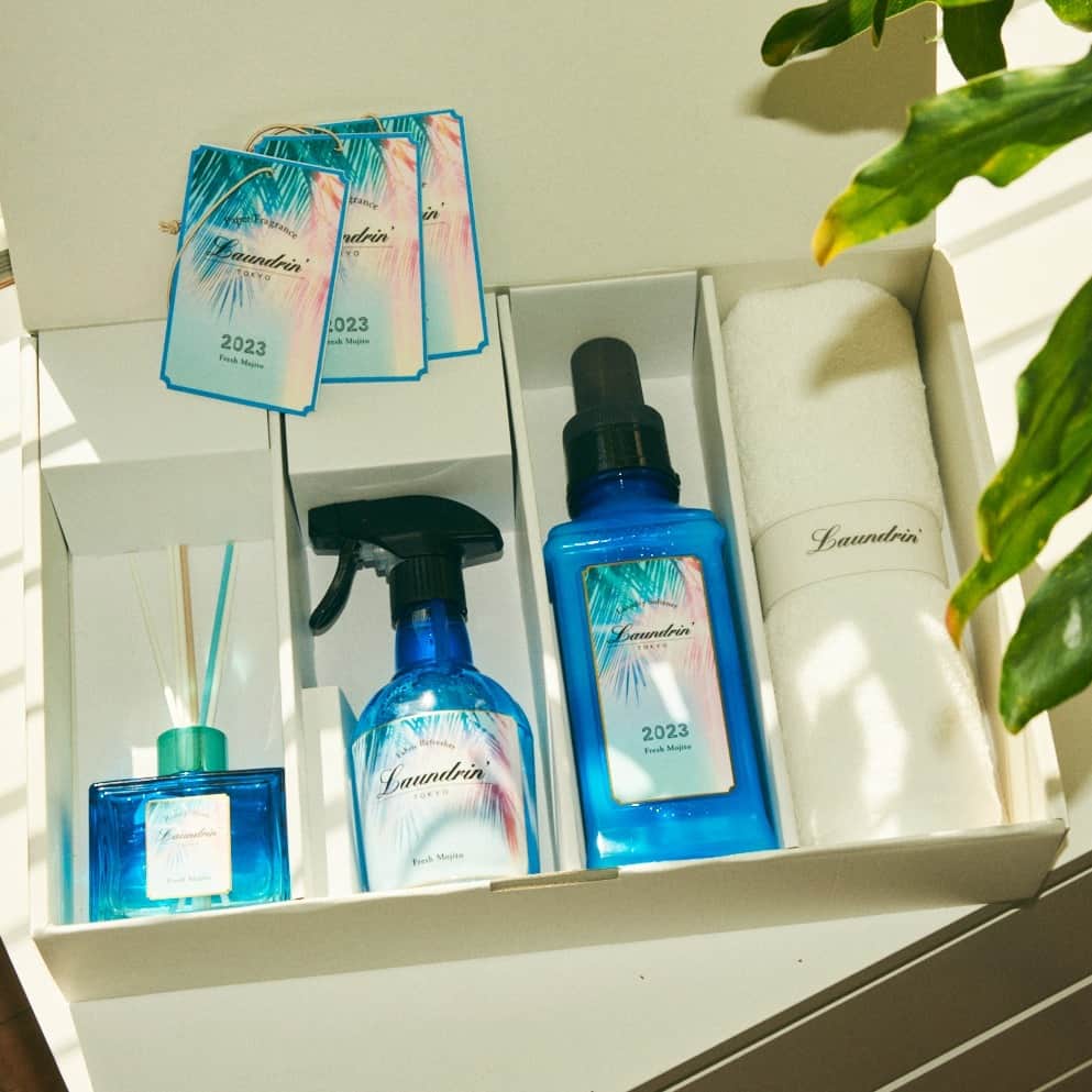 のインスタグラム：「公式ストア限定のギフトBOXにフレッシュモヒートも発売中🙌✨  夏限定の香りを大切なあの人に・・💙  #ランドリン #Laundrin #フレッシュモヒート #Freshmojito #期間限定 #ギフトセット」