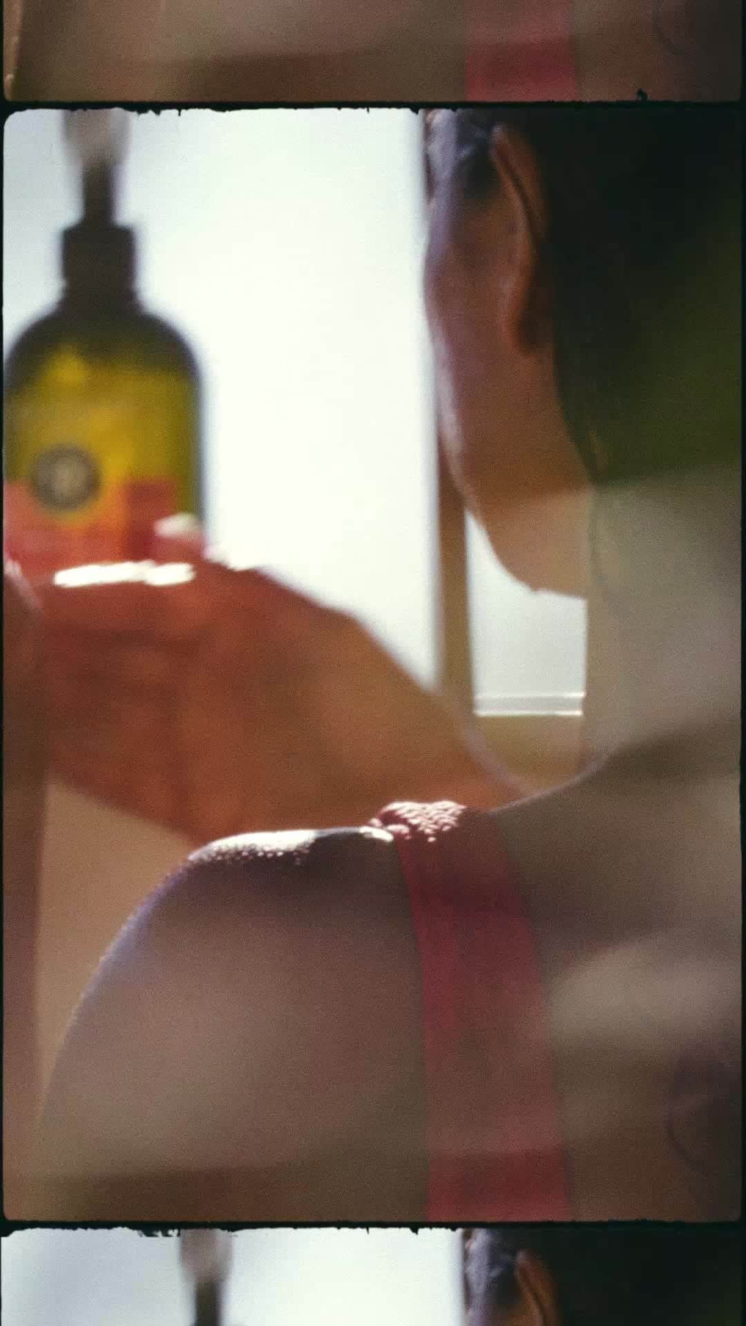 ロクシタンのインスタグラム：「Our Intensive Repair Shampoo cleanses damaged and brittle hair, and reveals silkier hair by enhancing its natural shine. ⁣ ⁣ Following the L’Occitane Clean Charter, this shampoo is made of 95% readily biodegradable ingredients. The bottle is also refillable so you can care for your hair and the planet, again and again. 💛 🔁⁣」