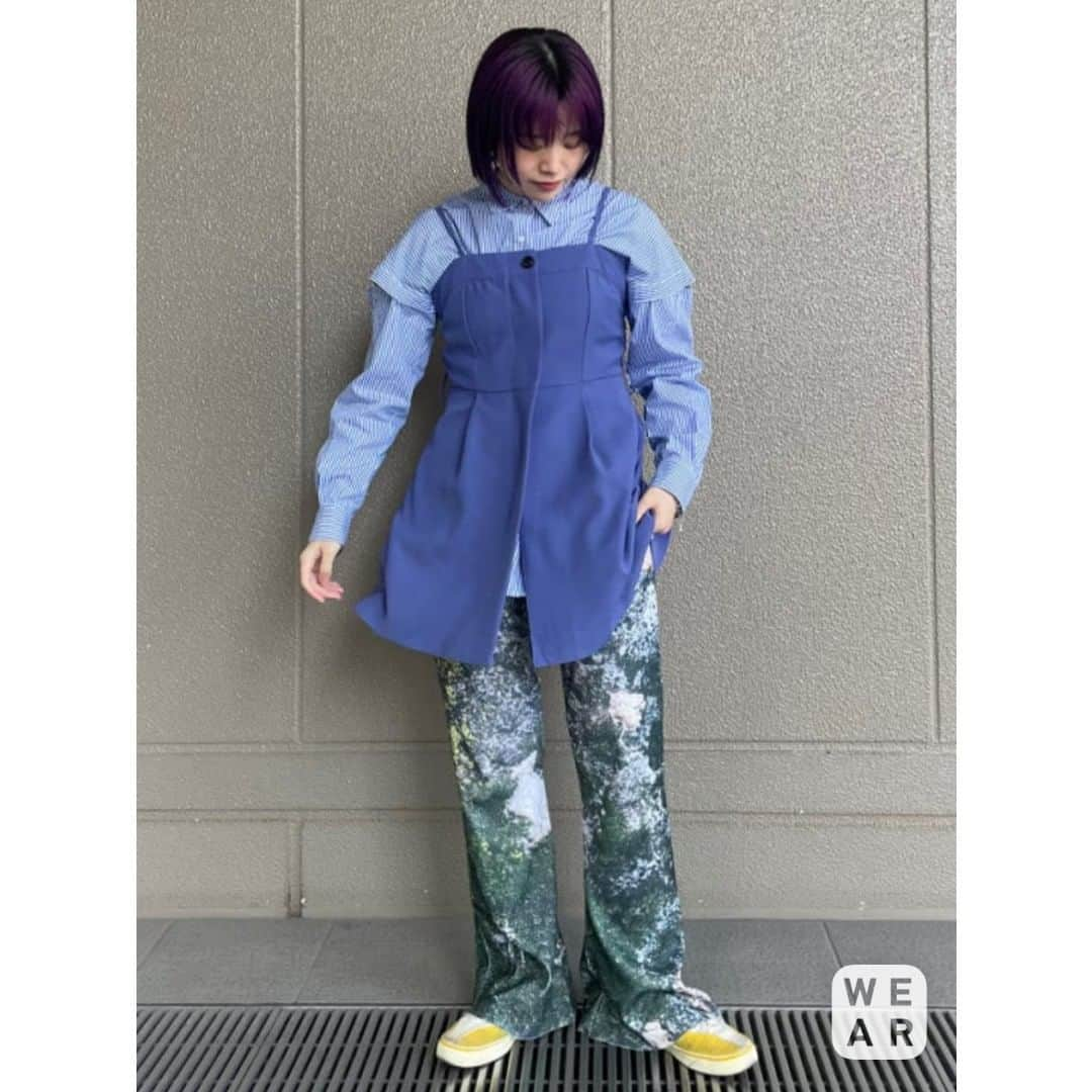 WEARさんのインスタグラム写真 - (WEARInstagram)「@wear_official では、トレンドのファッション情報をWEAR内のコーデと一緒に紹介！ ____________________________  今年トレンドが再熱しているビスチェのコーデを紹介❤  変わったデザインのビスチェを取り入れてみたり、ジャケットの上から合わせてみたりして、個性をプラスするのが今年っぽい着こなしのポイント✨✨  ぜひ、真似してコーディネートしてみてください🙌  WEARでも、「#ビスチェ」で検索すると、 他にも着こなしがたくさんチェックできます✅  コーディネートが気になったら「保存」をタップ☝ 【着用アイテムの詳細】はWEARアプリまたはウェブサイトで👀  如果你喜歡我們po的穿搭，請記得按"保存"喔☝ 【穿搭單品的詳情】可以透過WEAR應用或官網查看👀  ____________________________ #WEAR #ootd #outfit #fashion #コーデ #ブランドコーデ #淡色コーデ #高見えコーデ #インフルエンサー #春コーデ #春コーディネート #春服 #トレンドコーデ #着回しコーデ #デートコーデ #着こなし紹介 #大人カジュアル #きれいめカジュアル #ビスチェ #ビスチェコーデ #レイヤードコーデ」4月26日 18時04分 - wear_official