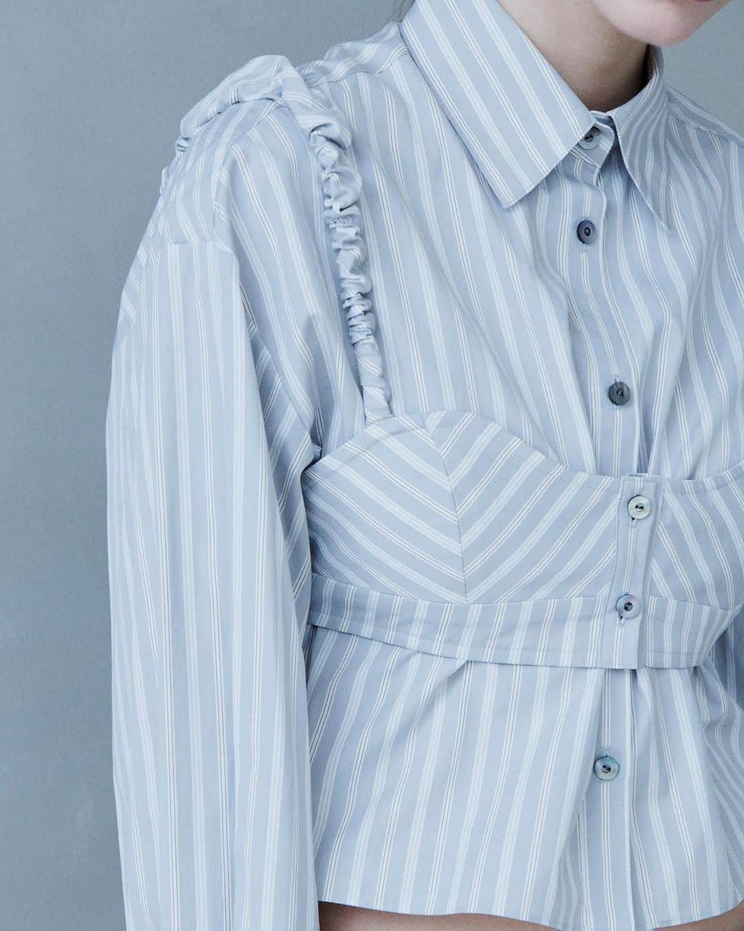 ルシェルブルーさんのインスタグラム写真 - (ルシェルブルーInstagram)「New Arrival >>>IN STORE NOW . .  ☑︎ Bra Combi Shirt ¥22,000+tax (Color: Light Gray,Light Blue)  ☑︎ Folded Belt Skirt ¥26,000+tax (Color: Light Gray ,Black, Khaki)  #lecielbleu #ルシェルブルー　#ss23 #fashion  #Styling#Folded #Skirt#Shirt」4月26日 18時07分 - lecielbleu_official
