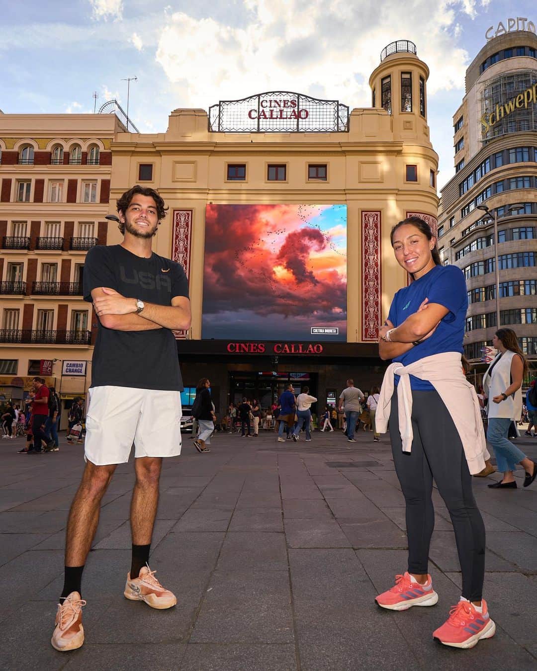 ATP World Tourさんのインスタグラム写真 - (ATP World TourInstagram)「Postcard from Madrid 🇪🇸 🤳  @taylor_fritz & @jpegula were treated to a tour around the city!   @mutuamadridopen | #MMOpen」4月26日 18時07分 - atptour