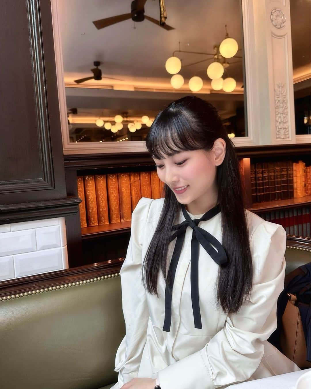 森田真理華さんのインスタグラム写真 - (森田真理華Instagram)「ハーフアップしてみたよ🦭 ロングだといろんな髪型できて楽しい🤭  人生初めての感覚🐢  #シールエクステ#ロングヘア #黒髪ロング#ハーフアップ  #ヘアアレンジ#エクステ#celford #セルフォード#yaumay#ヤウメイ」4月26日 18時21分 - marika__morita